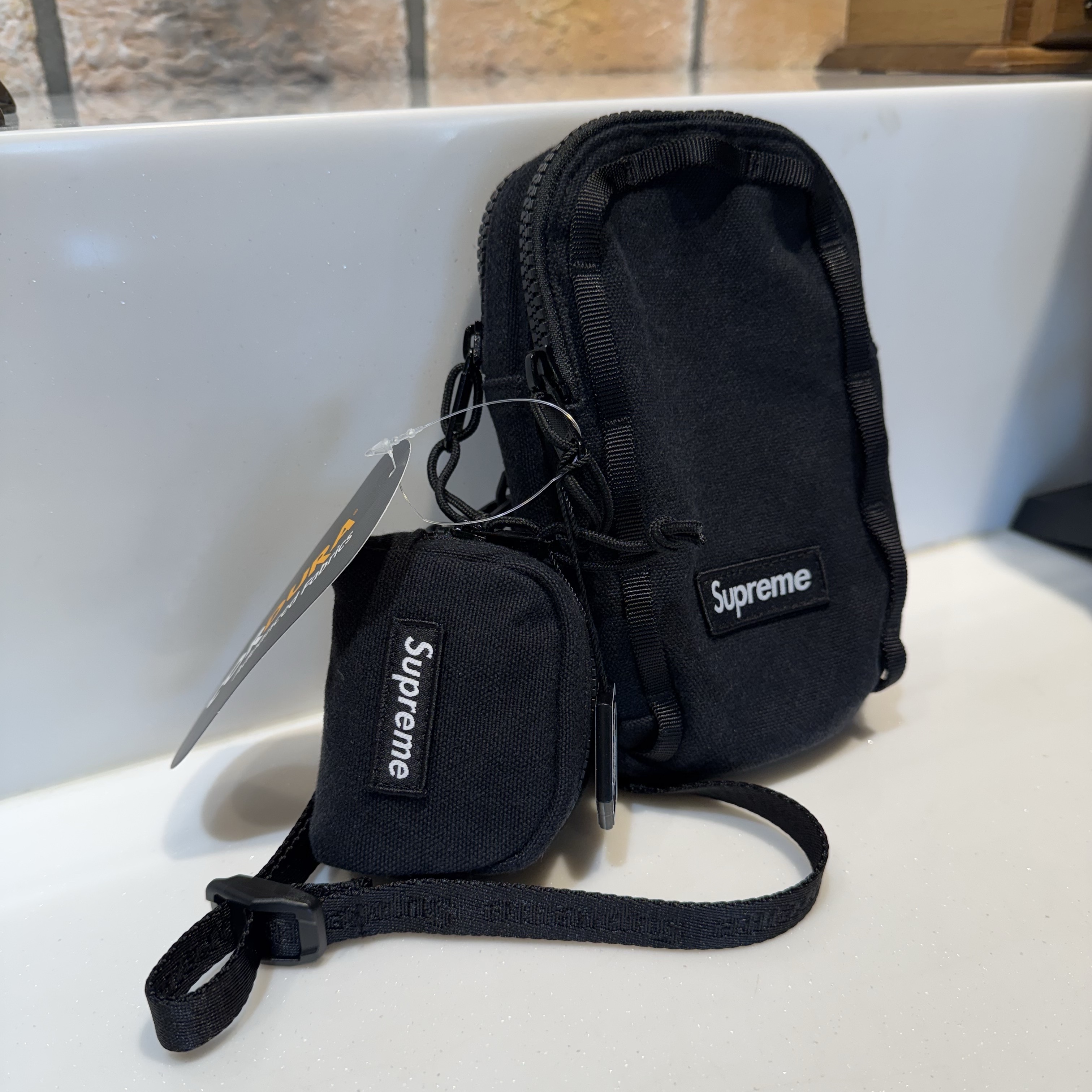 Supreme Camera Bag + Mini Pouch Black - 25SS 착용 스타일