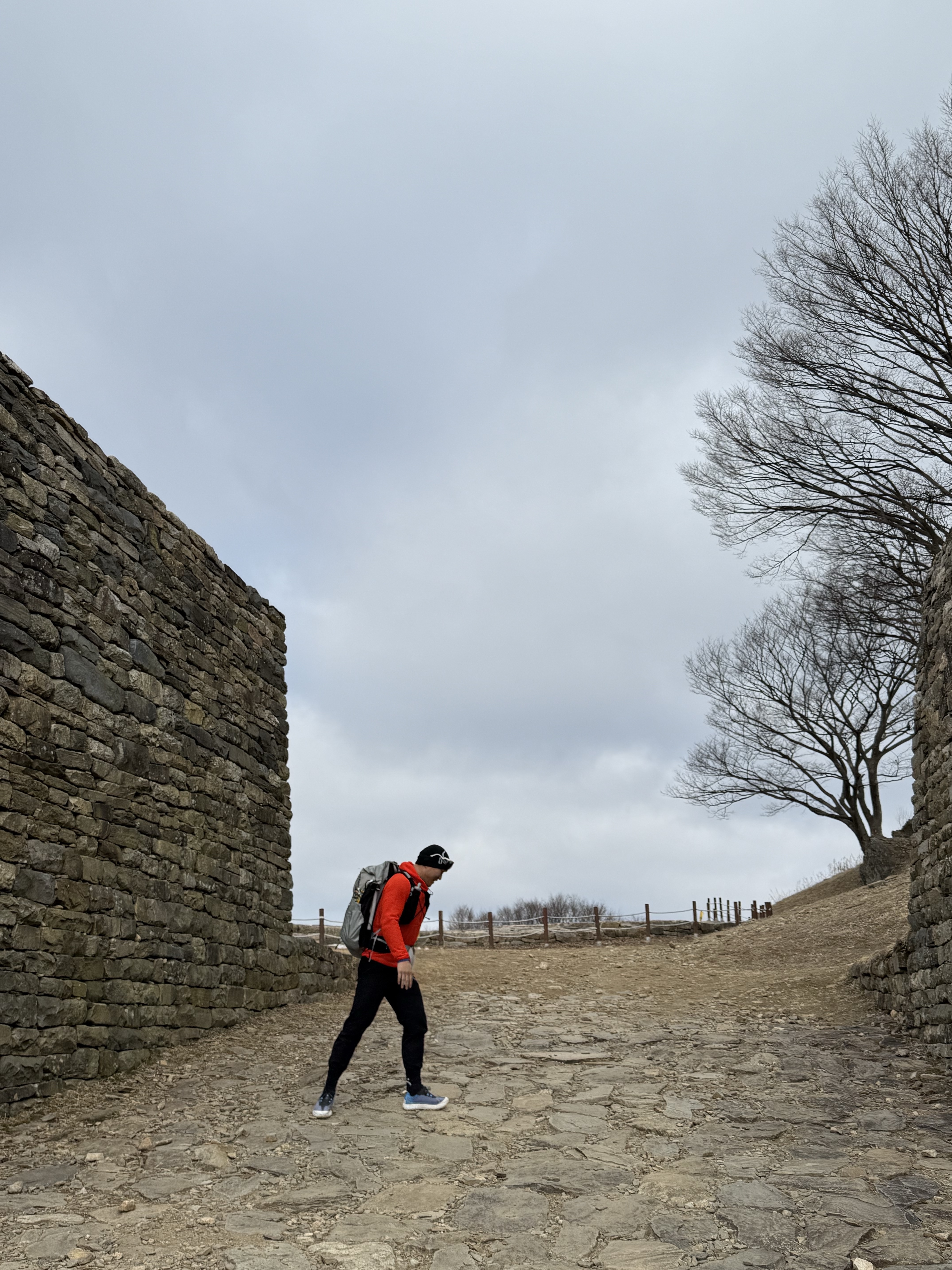 UVU Training Pants Black, Arc'teryx Atom LT Hoody Ignite 착용 스타일 - 4