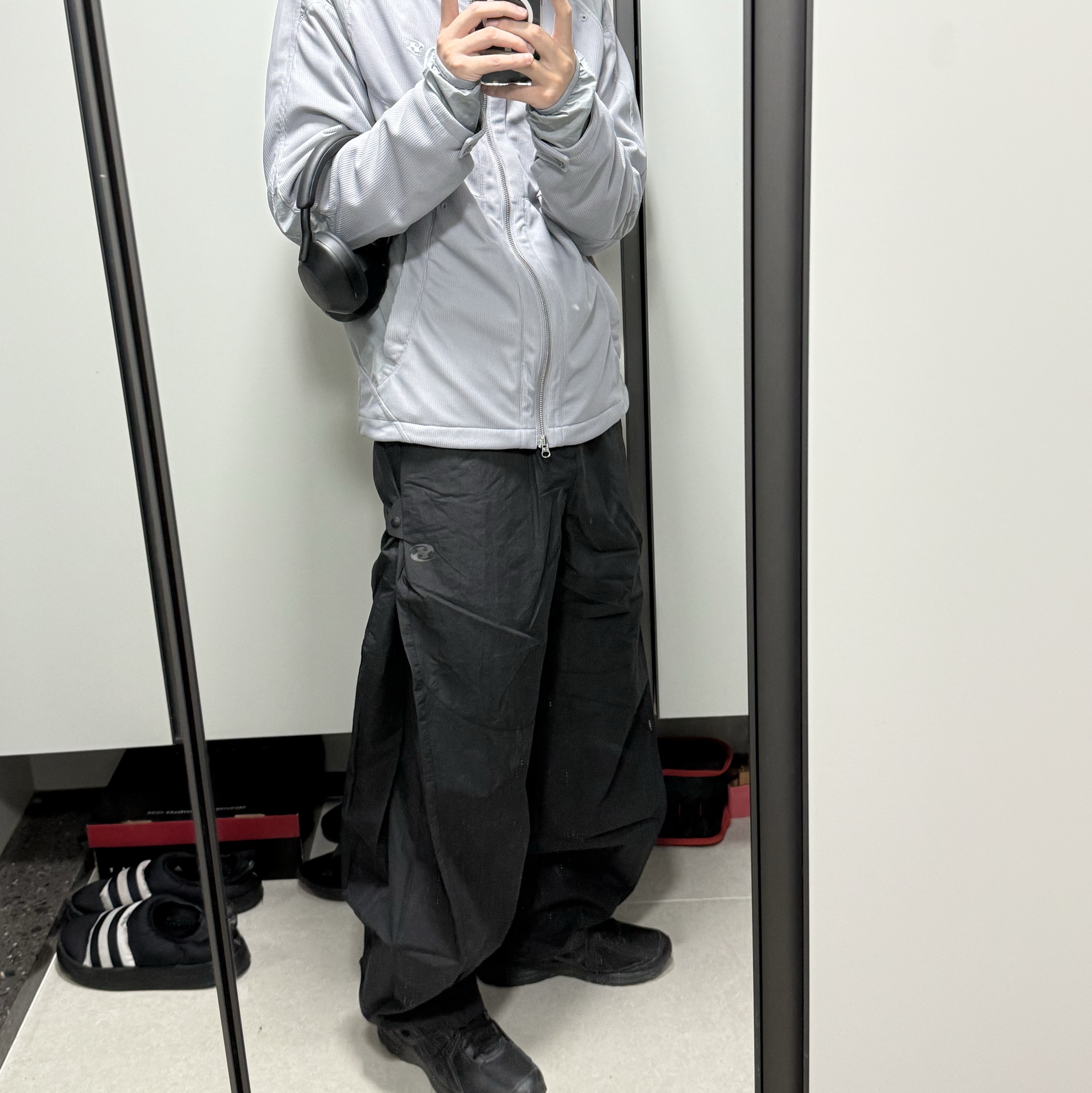 Sansan Gear Dual-Shade Jacket Grey, Sansan Gear Side Snap Pants Black_25SS 착용 스타일 - 2