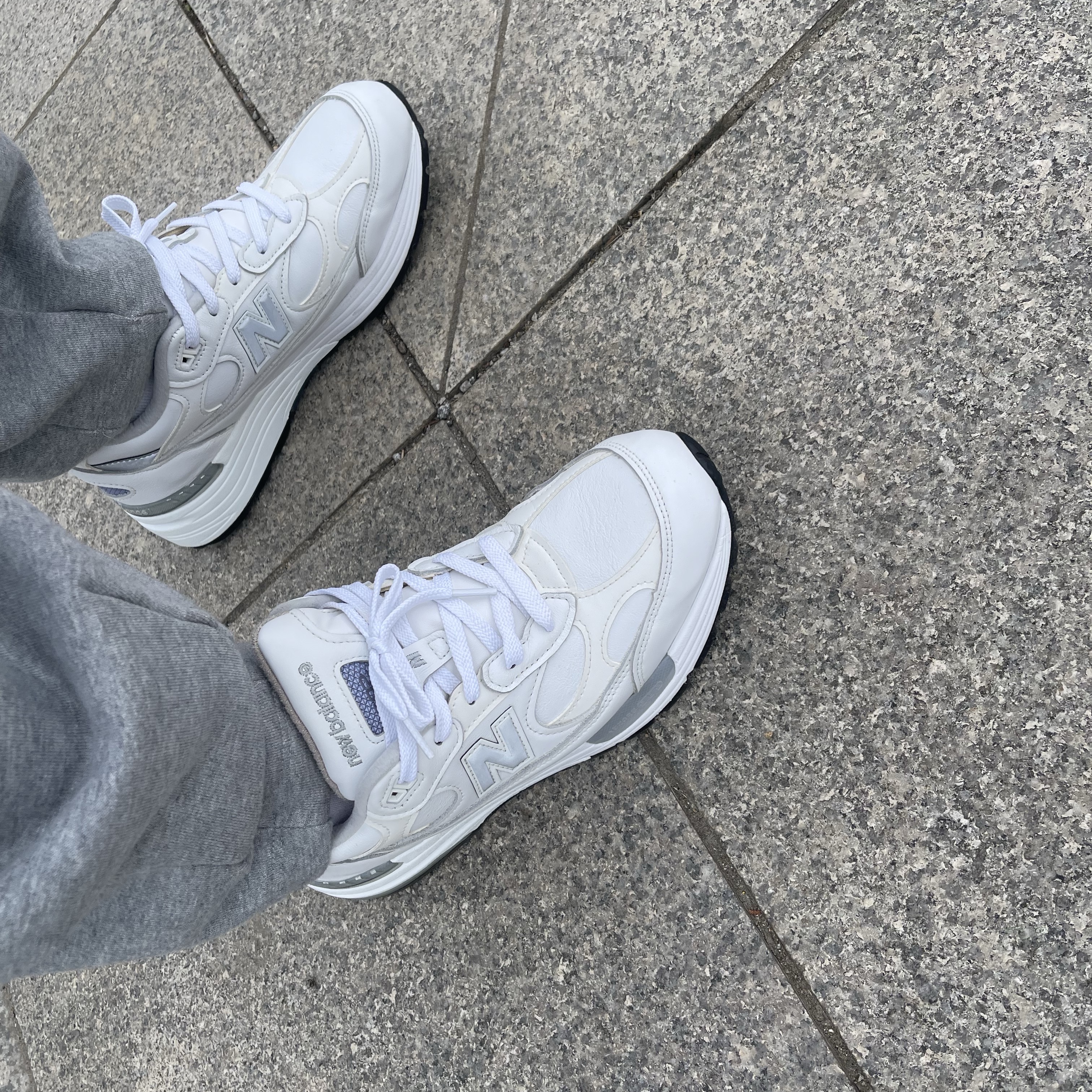 New Balance 992 Made in USA White Silver 착용 스타일 - 2