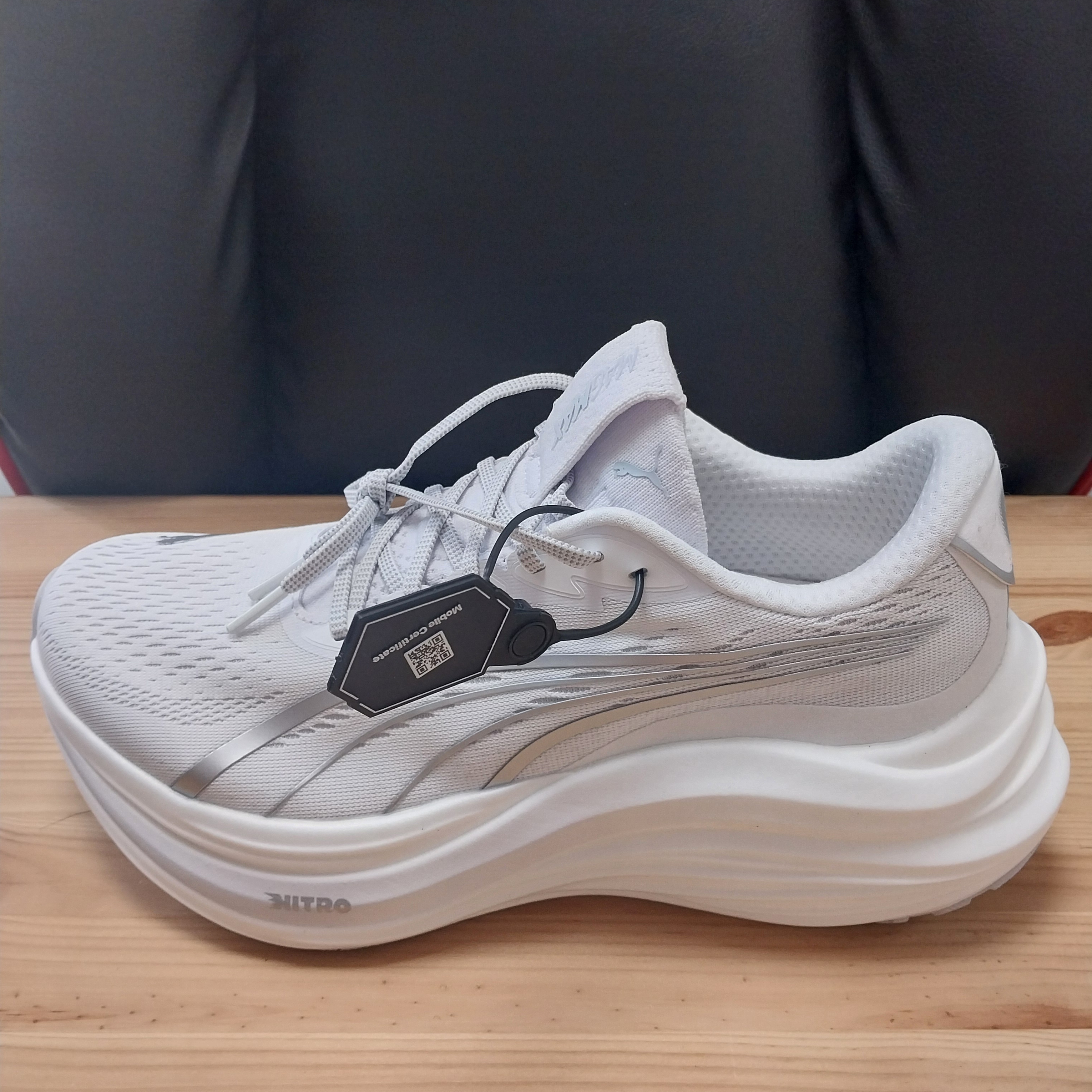 Puma Magmax Nitro White Silver 착용 스타일 - 1