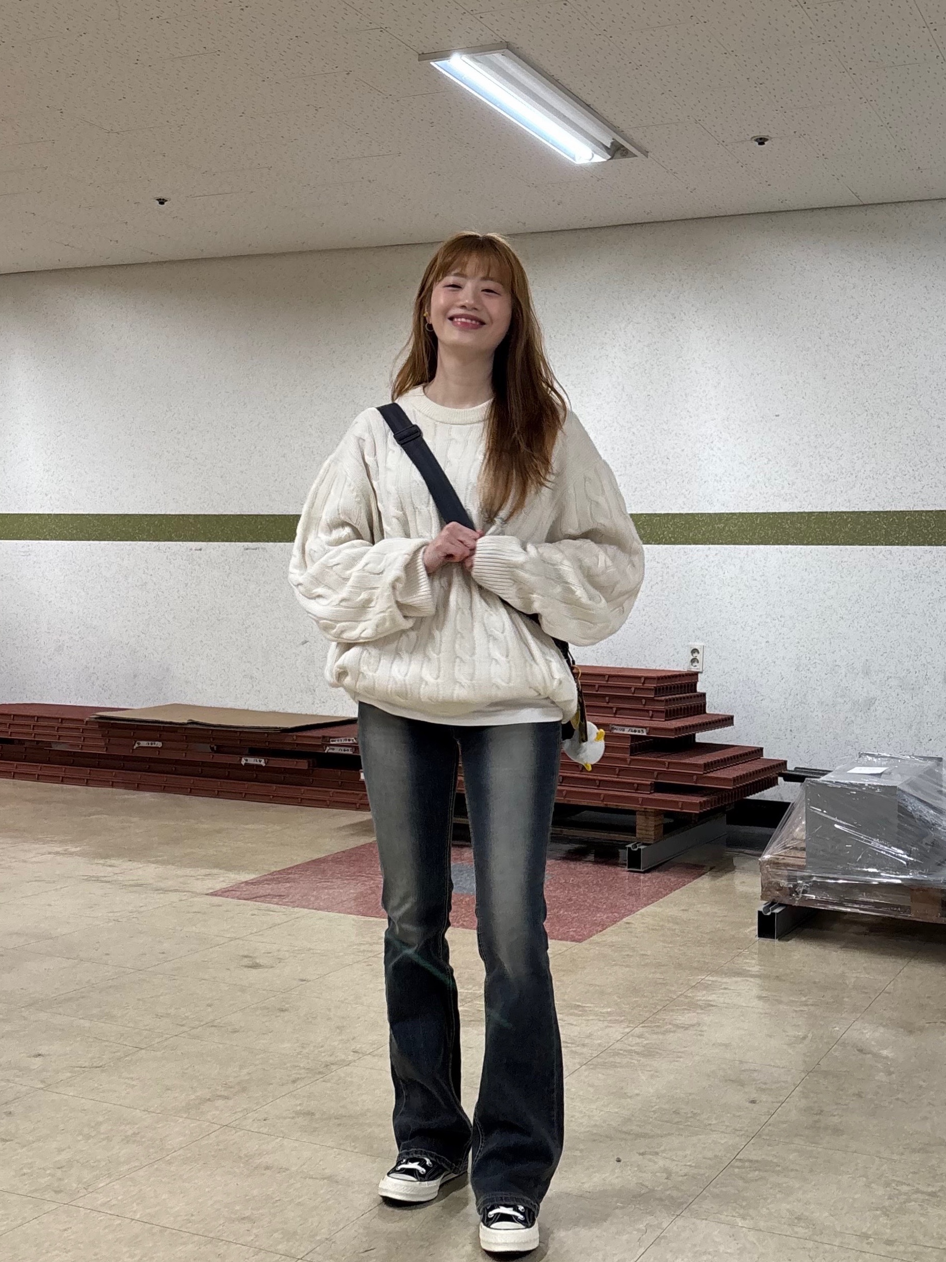 Mischief Lightweight Flat Cross Bag Black, Converse Chuck 70 Hi Black 착용 스타일 - 1