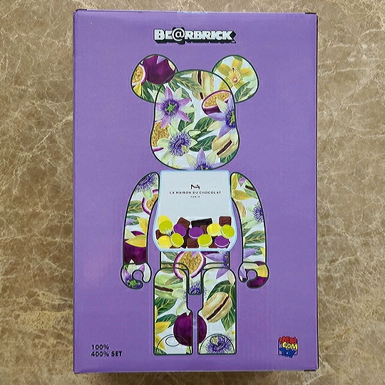 Bearbrick x La Maison Du Chocolat Macau 2022 100% & 400% Set Passion Fruits 착용 스타일 - 3