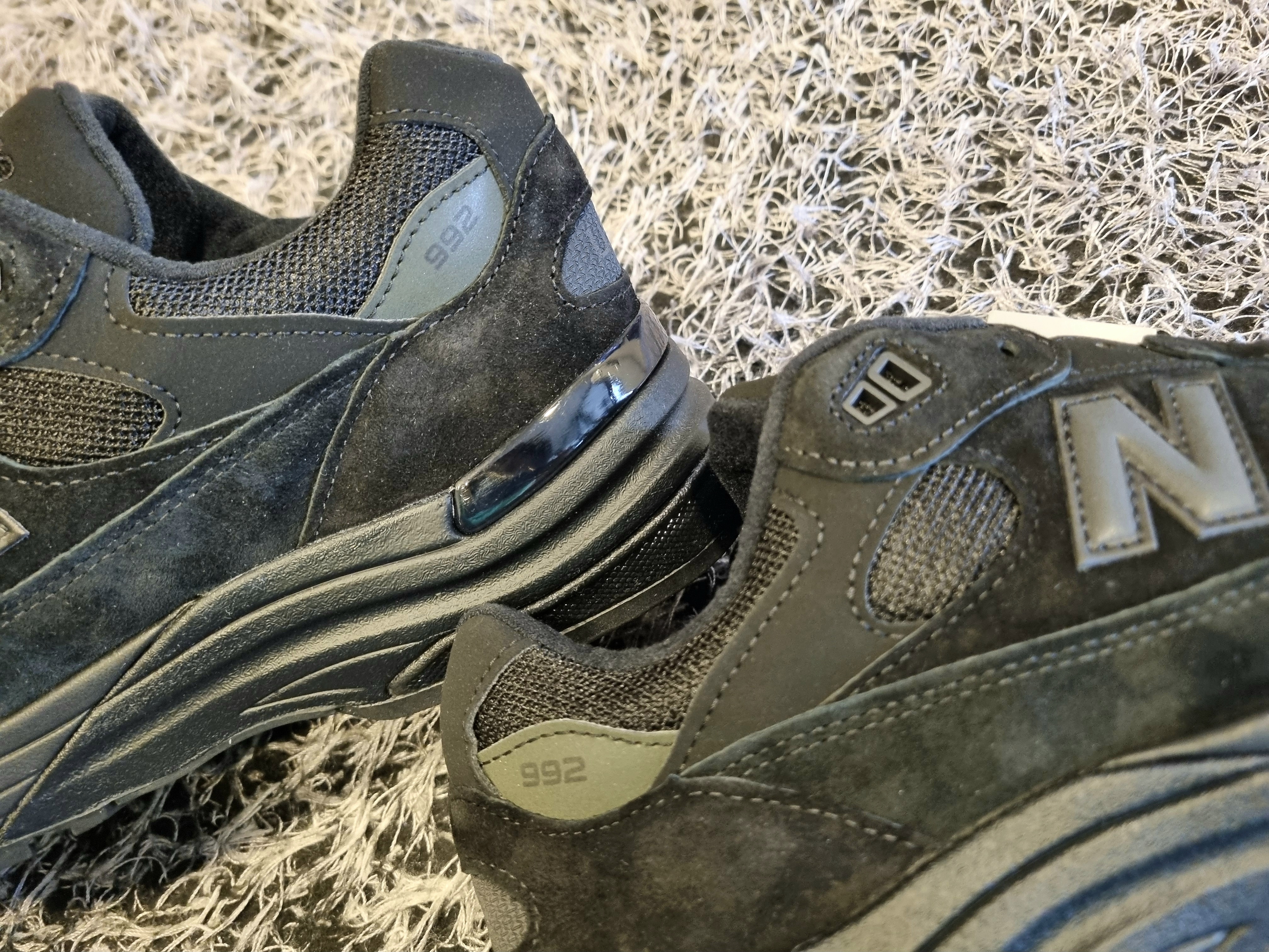 New Balance 992 Made in USA Core Black 착용 스타일 - 5