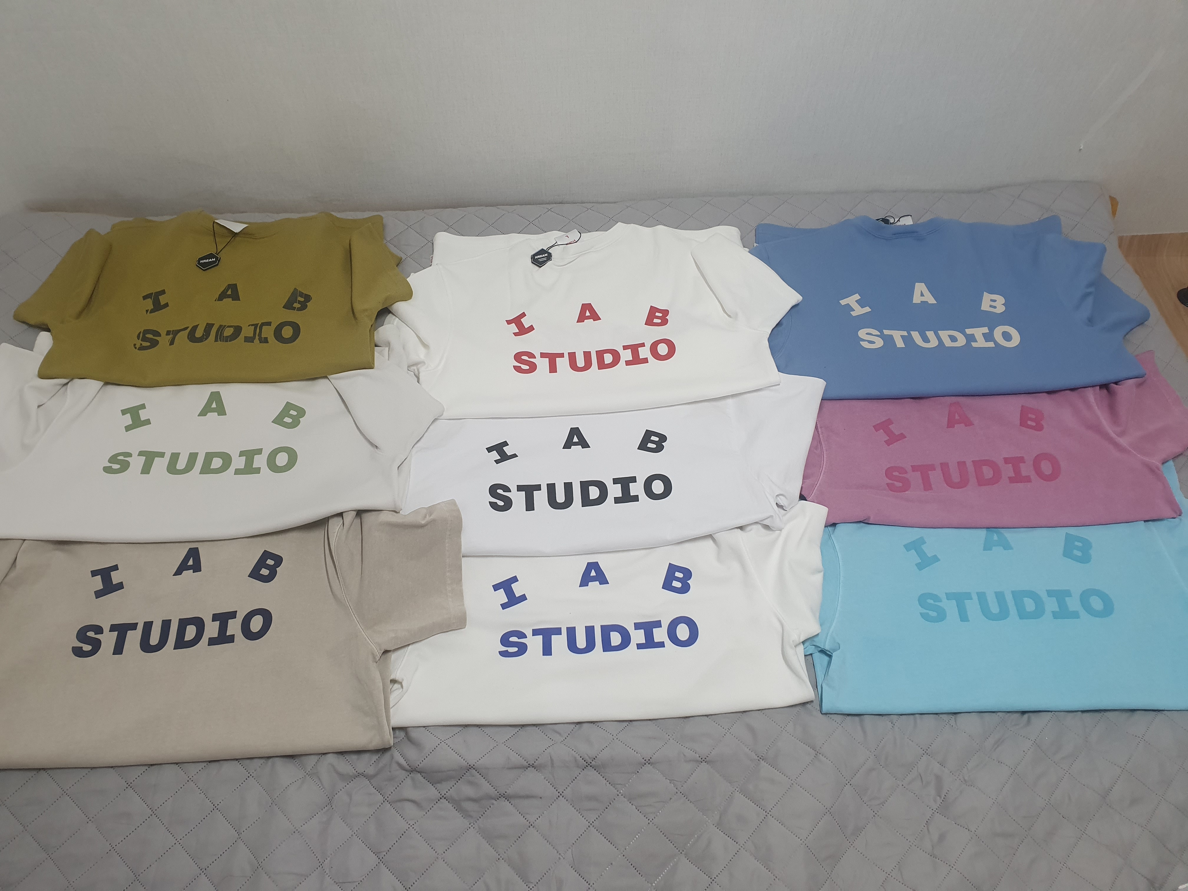 IAB Studio Pigment T-Shirt Magenta 착용 스타일