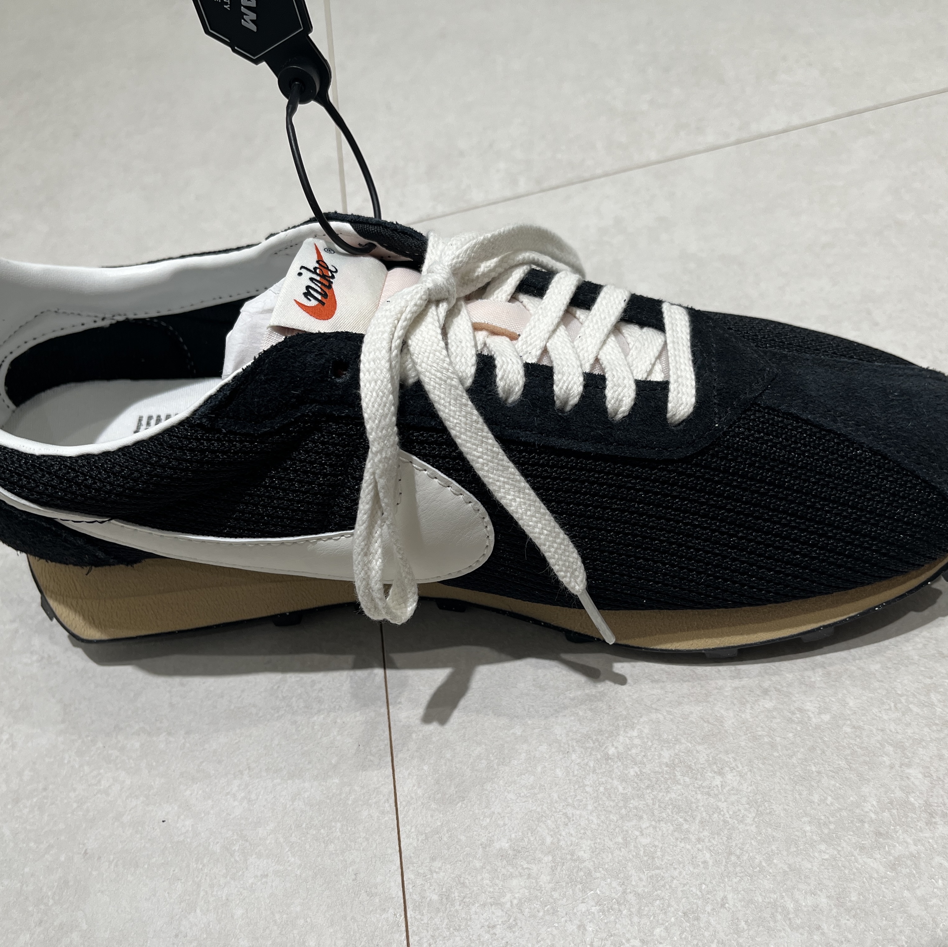 Nike LD-1000 SP Black and Sail 착용 스타일 - 1