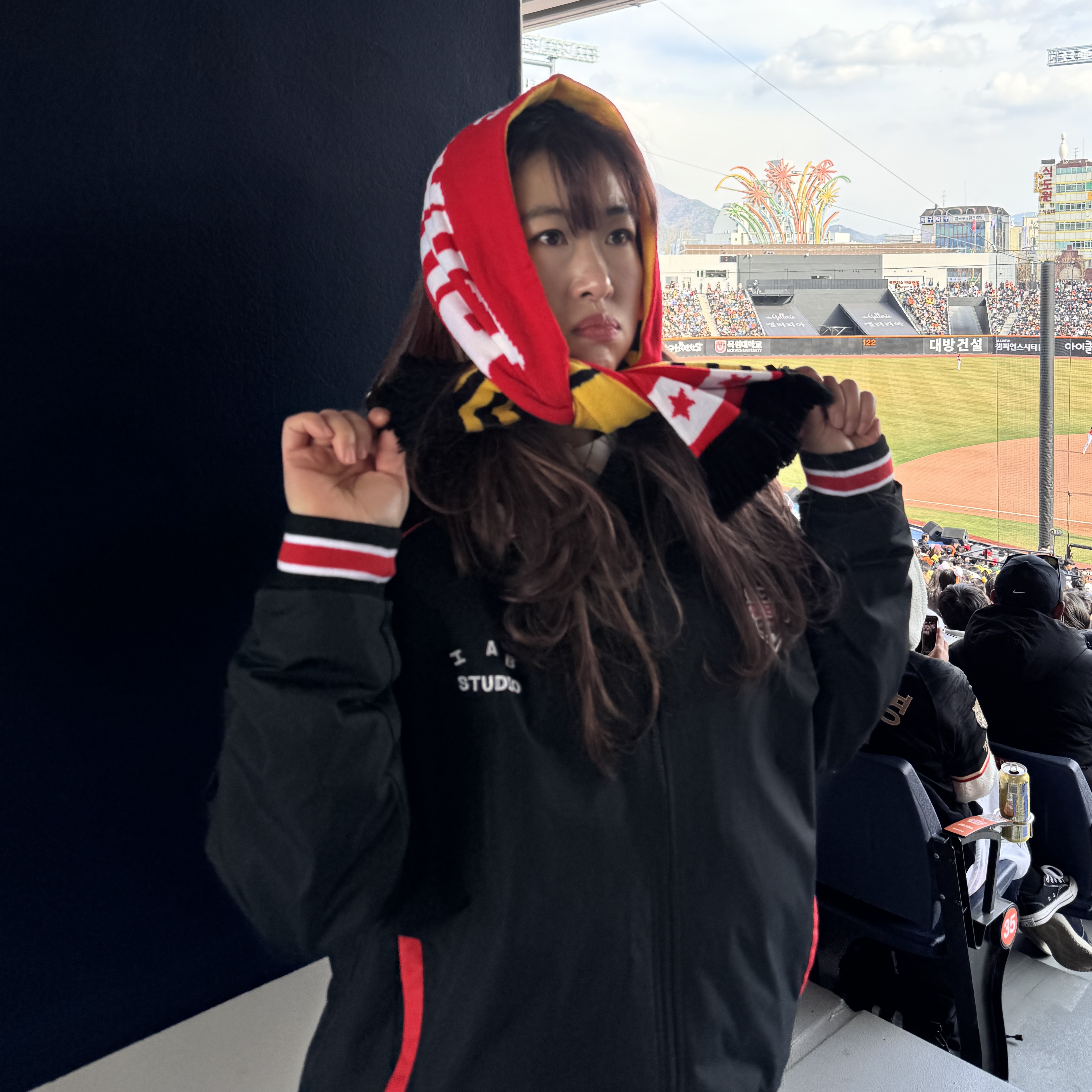 Kia Tigers x IAB Studio 24 Authentic Spring Autumn Jumper Black 착용 스타일 - 2