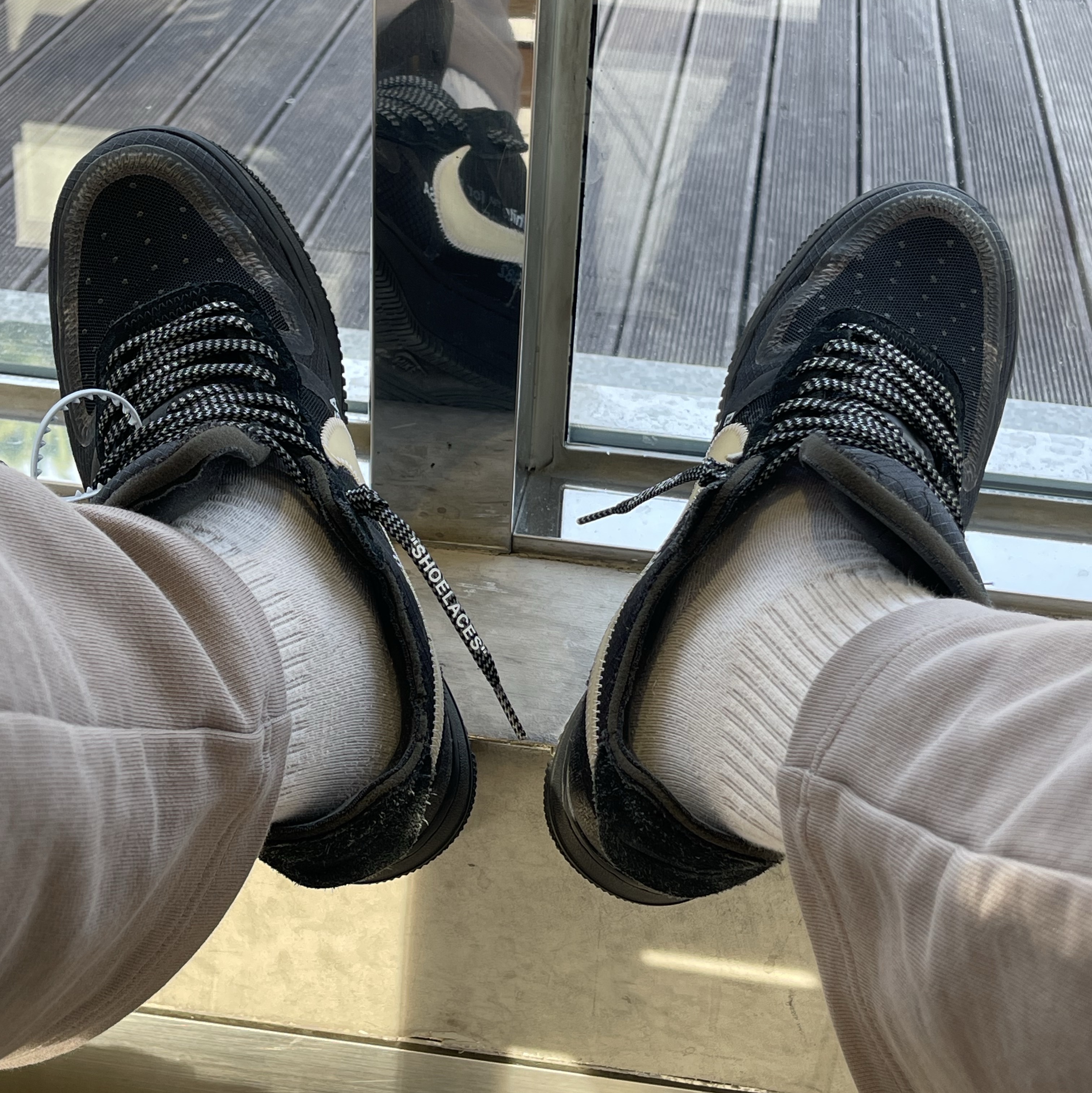 Nike x Off-White Air Force 1 Low Black White 착용 스타일