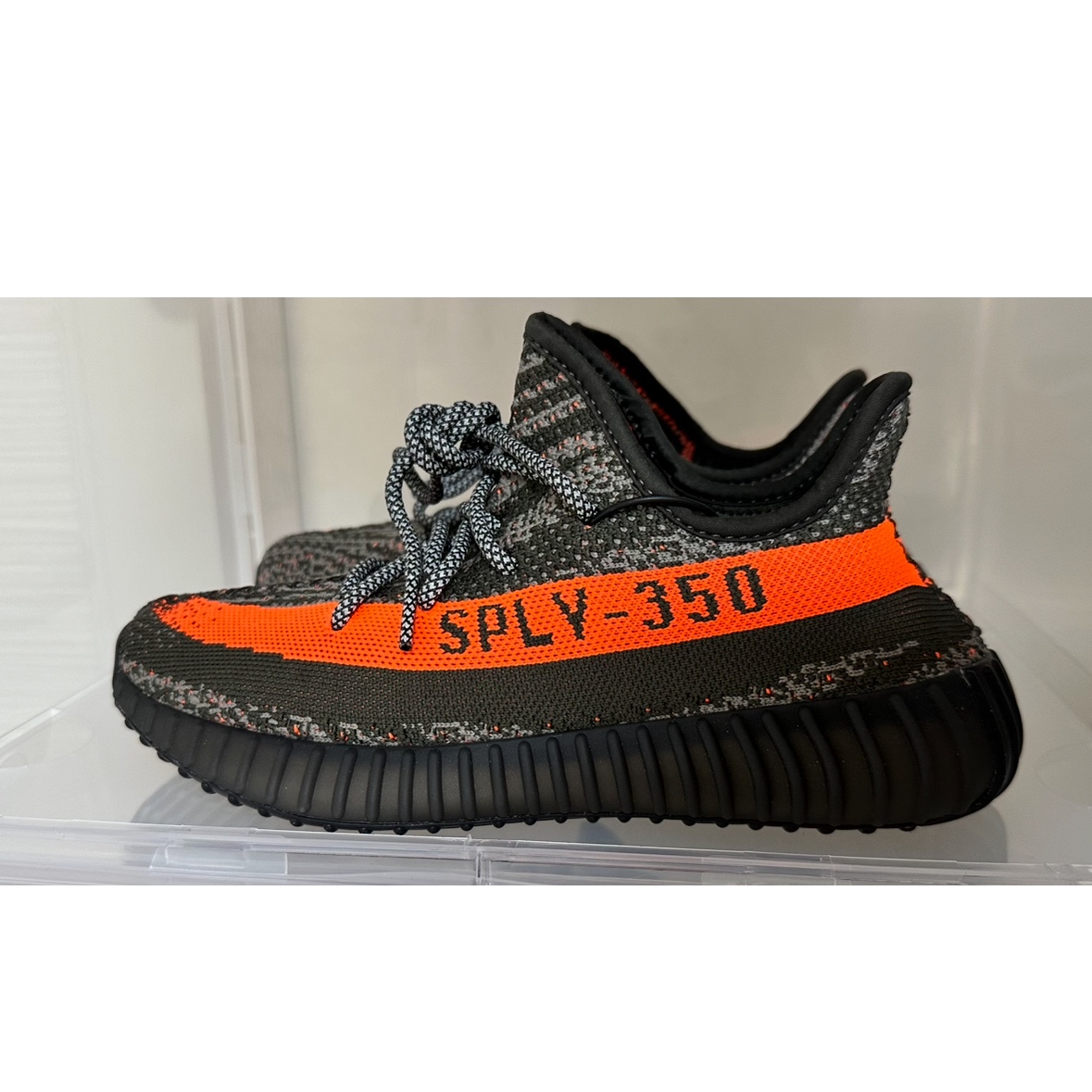 Adidas Yeezy Boost 350 V2 Carbon Beluga 착용 스타일 - 1