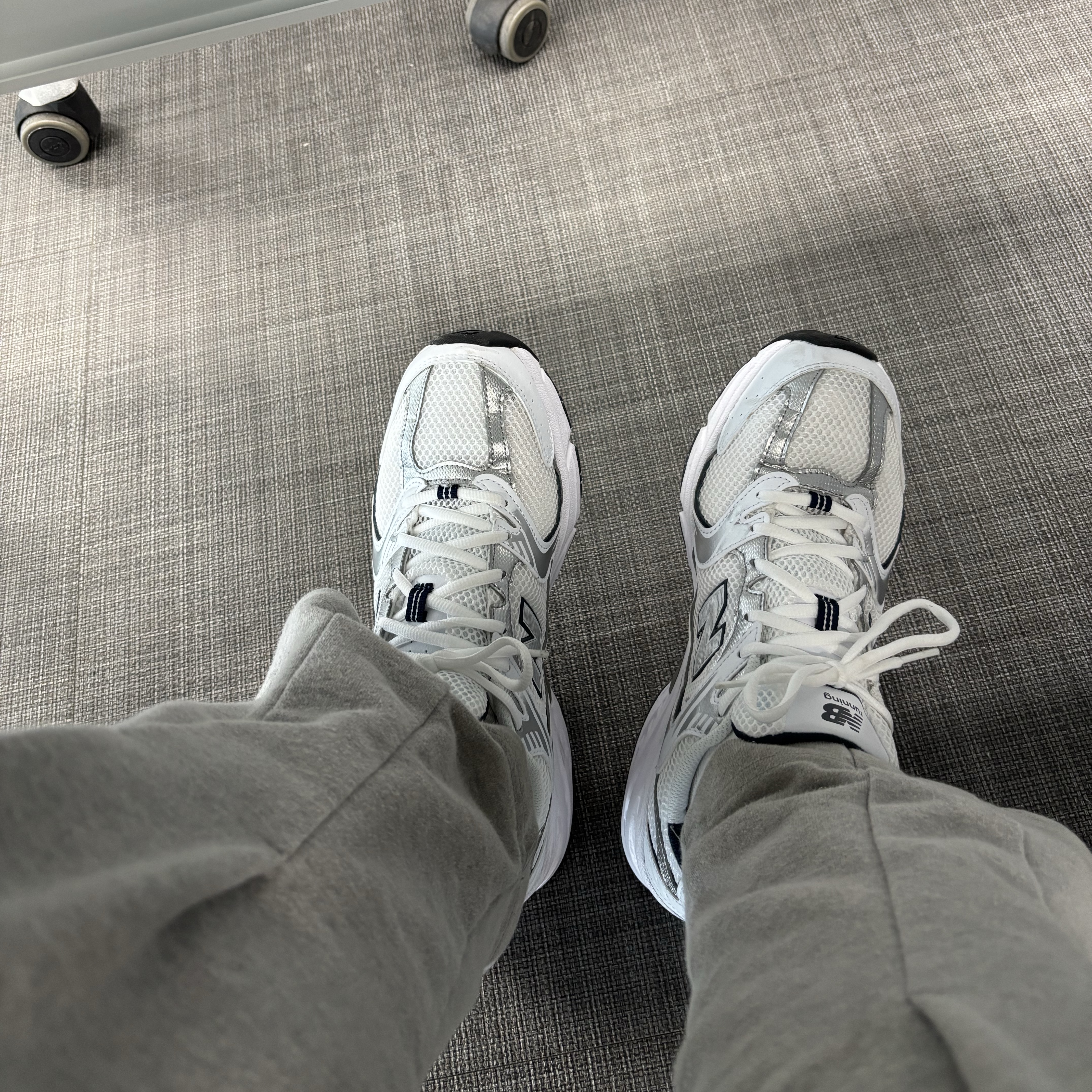 New Balance 530 White 착용 스타일