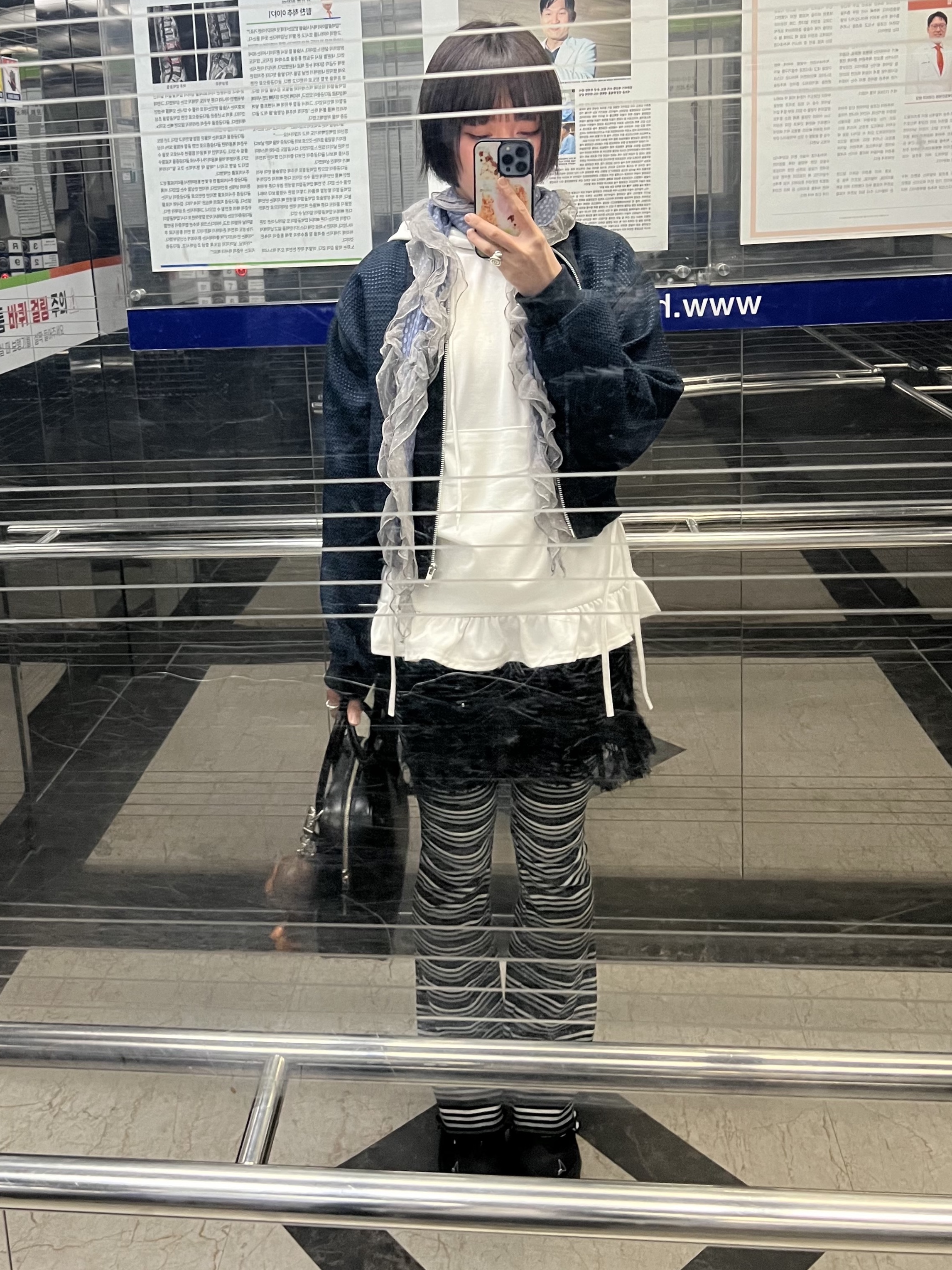 Comme des Garcons Round No.3 Aoyama Bag Black, Roa Hiking Katharina Black 착용 스타일 - 3