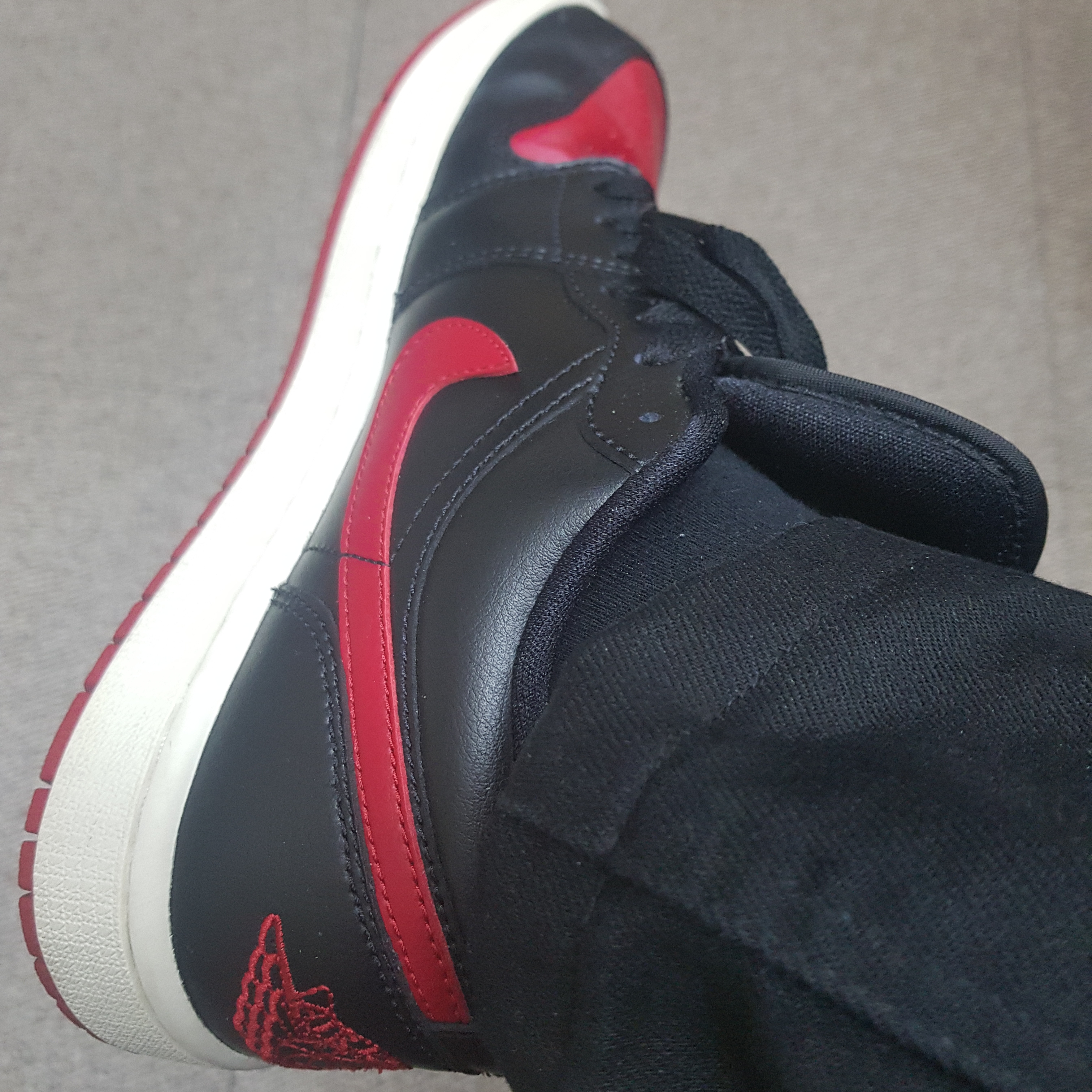 Jordan 1 Low Black Varsity Red 착용 스타일