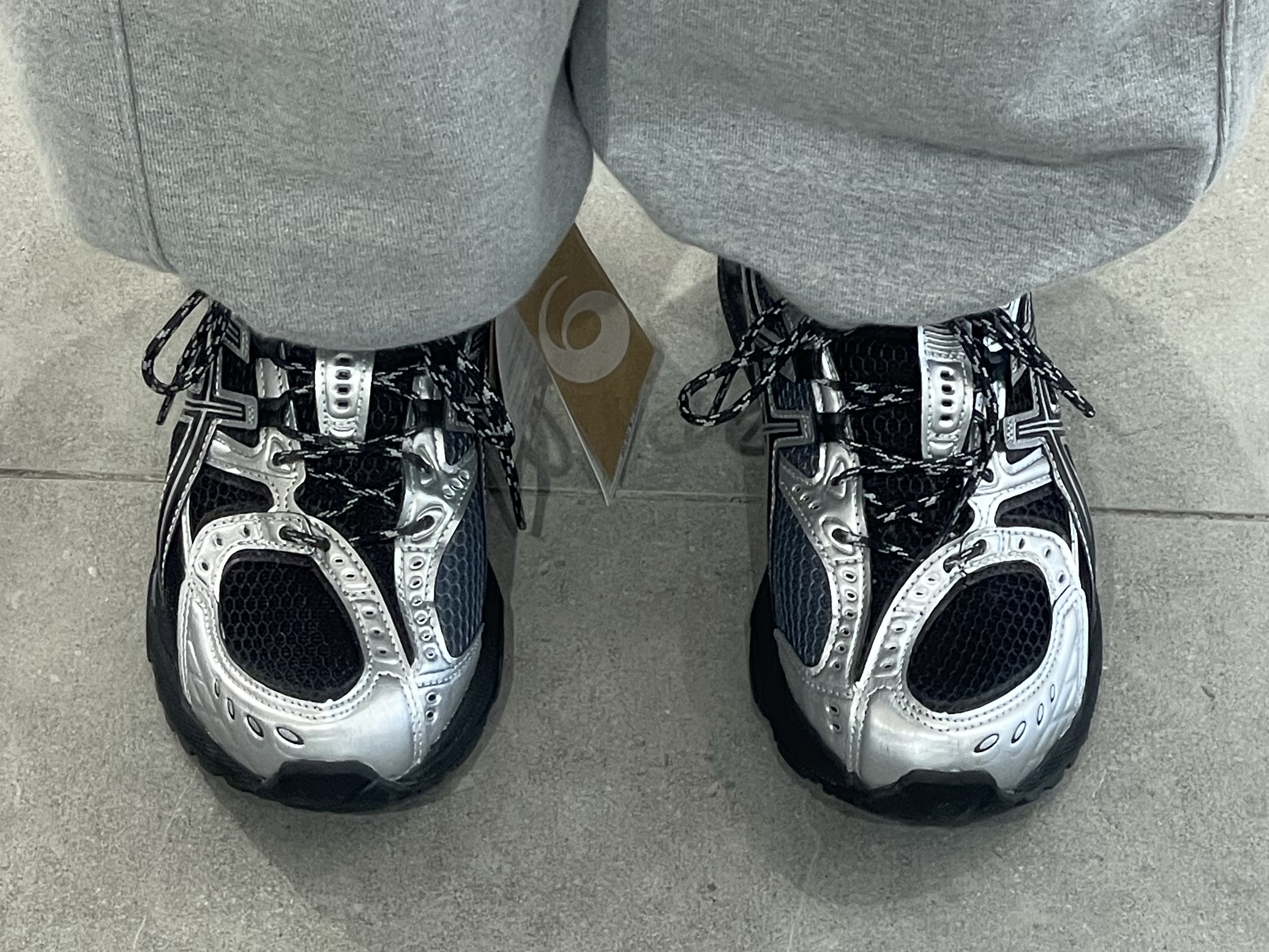 Asics Gel-Nimbus 10.1 Black Pure Silver - Korea Exclusive 착용 스타일 - 2