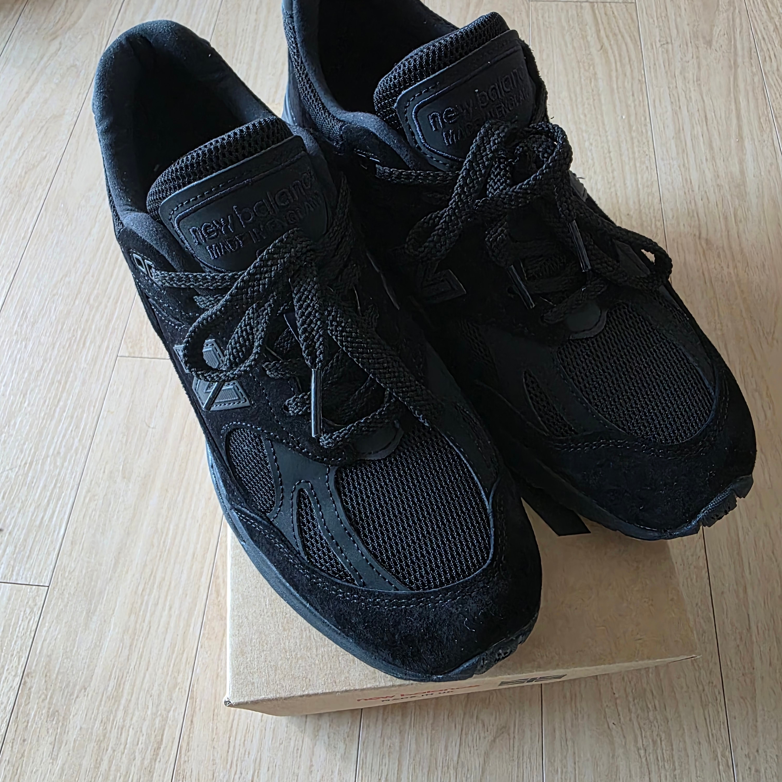New Balance 991v2 Made in UK Black Grey 착용 스타일 - 2