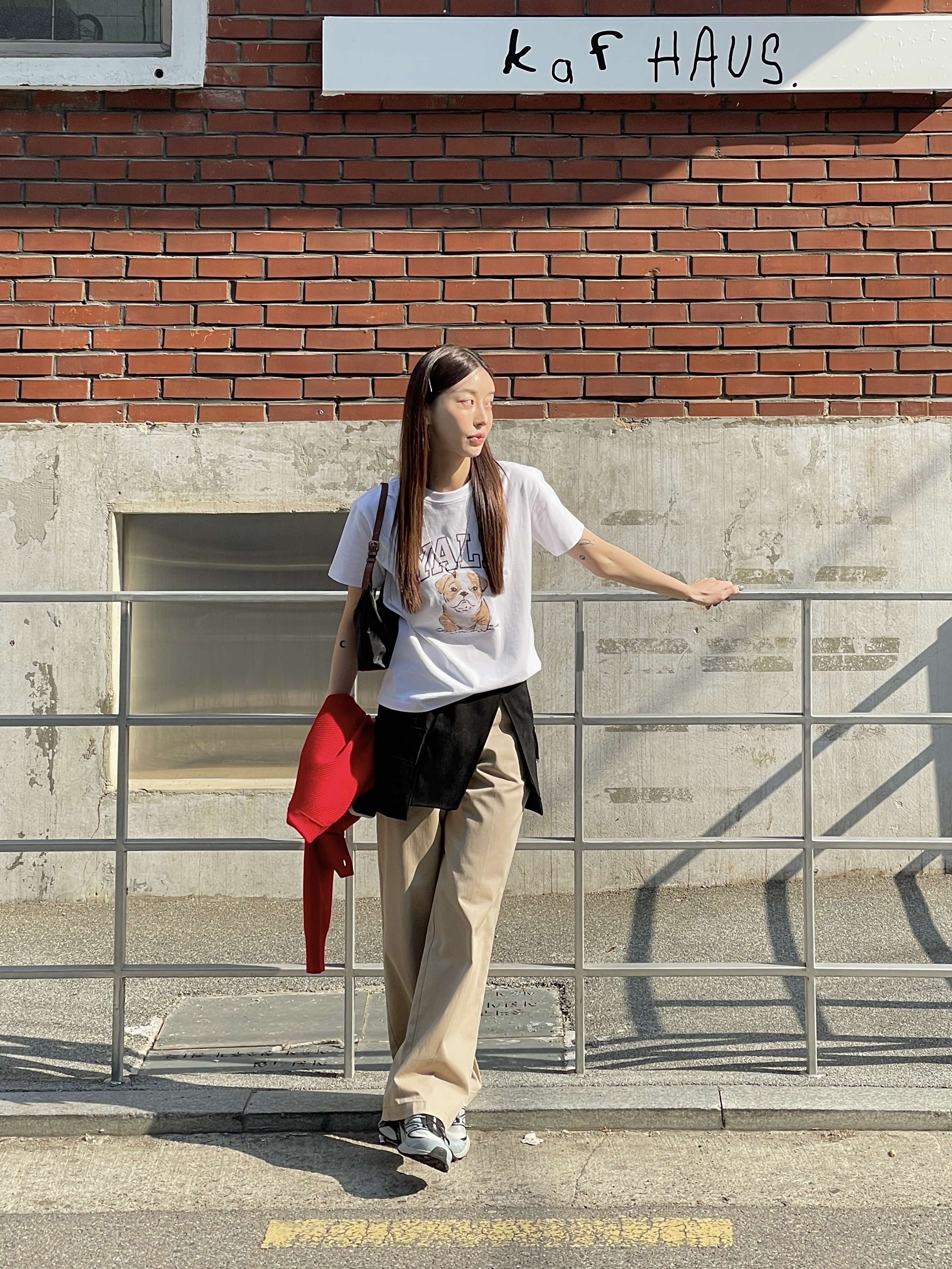 살로몬 XT-패스웨이 팬텀 실버 착용 스타일 - 1