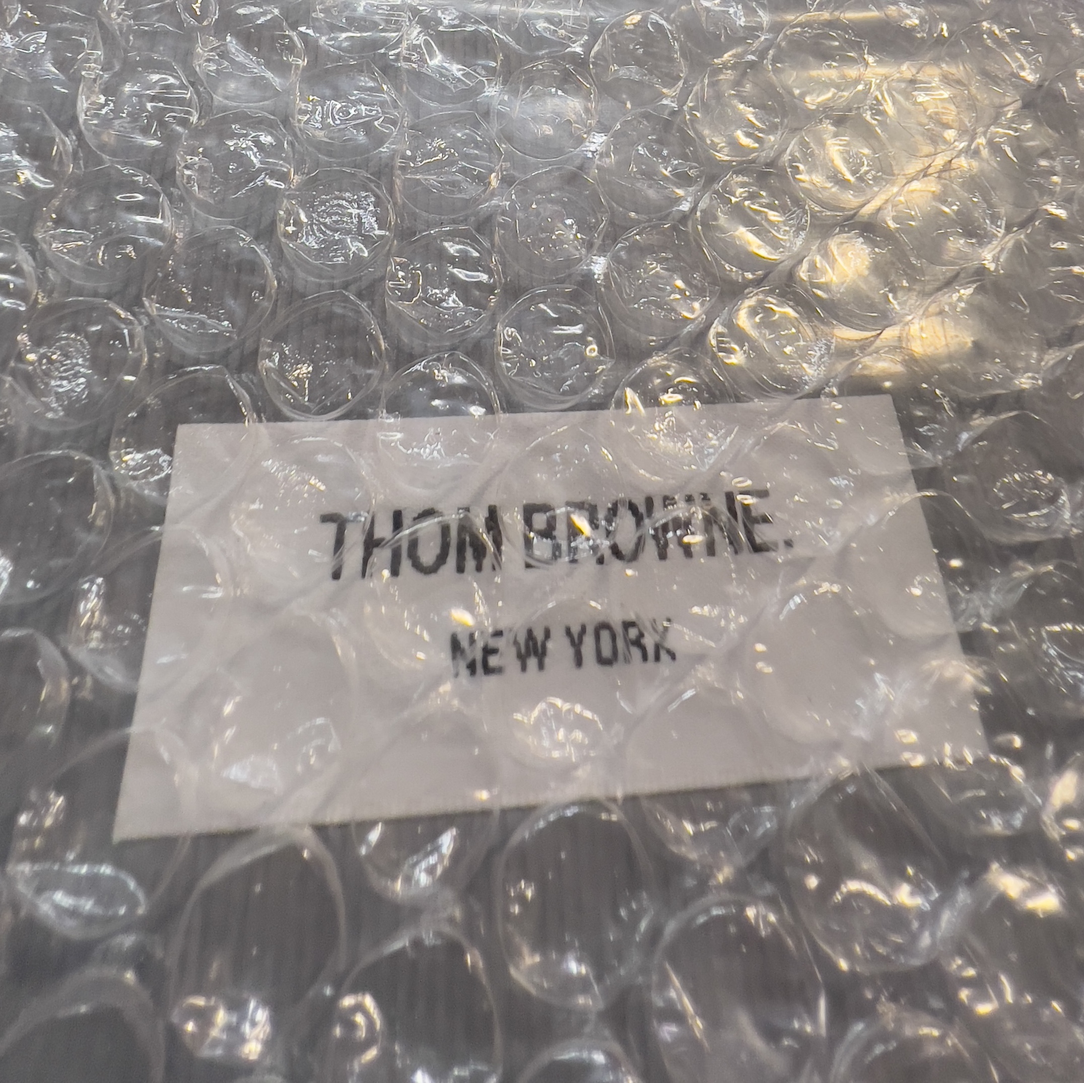 Thom Browne Pebble Grain Bill Fold Wallet Black 착용 스타일