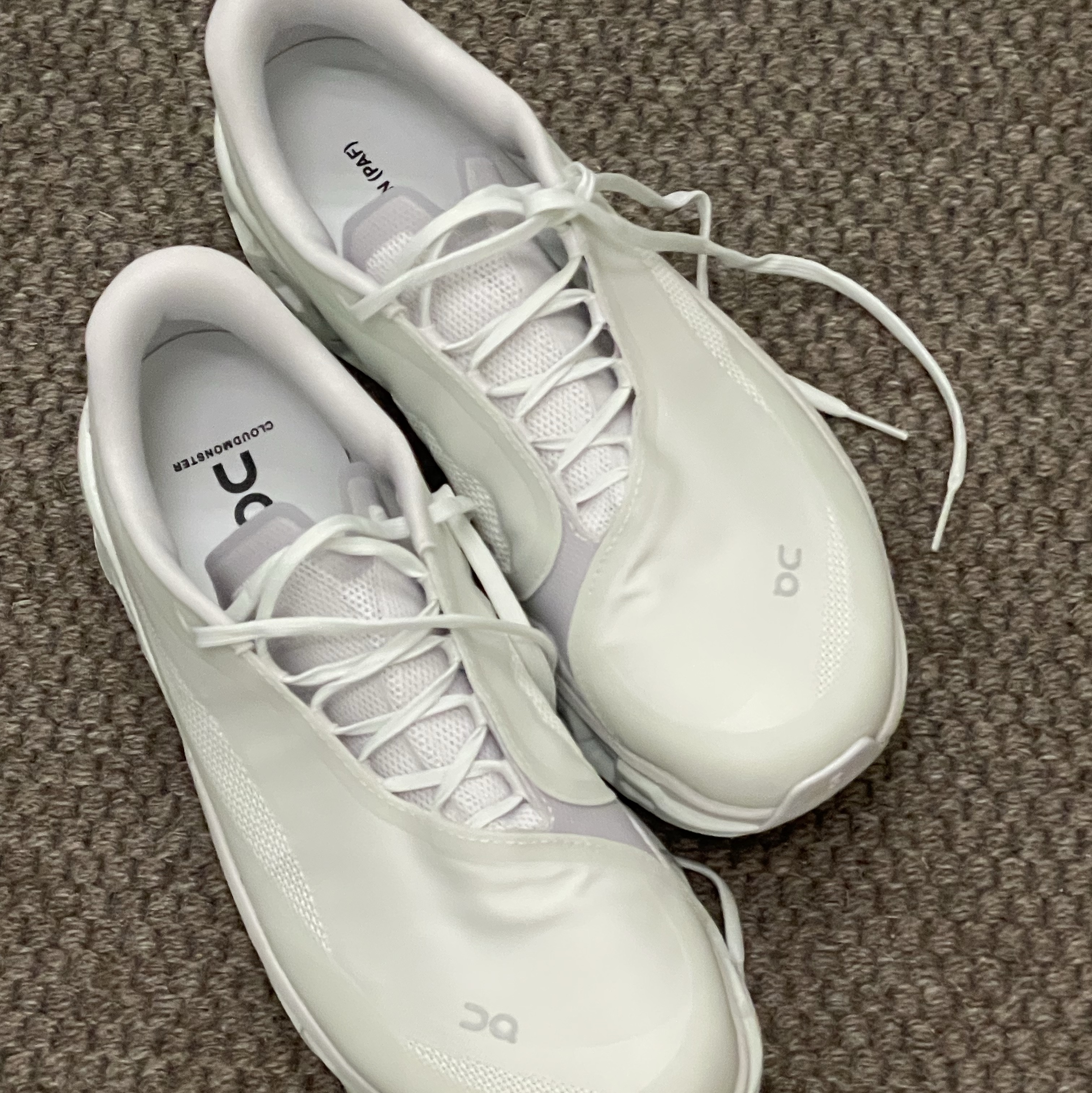 On Running x Post Archive Faction (Paf) Cloudmonster 2 Vapor Frost 착용 스타일 - 2