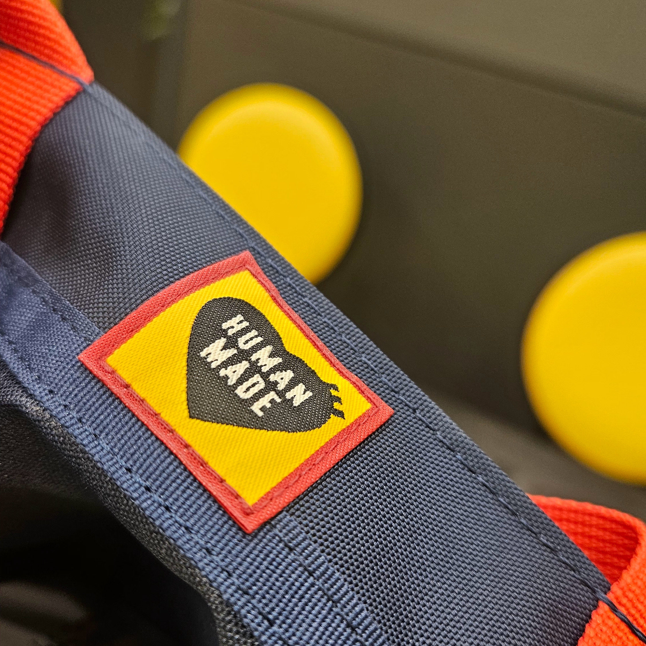 Human Made Shoulder Tote Bag Navy 착용 스타일 - 2