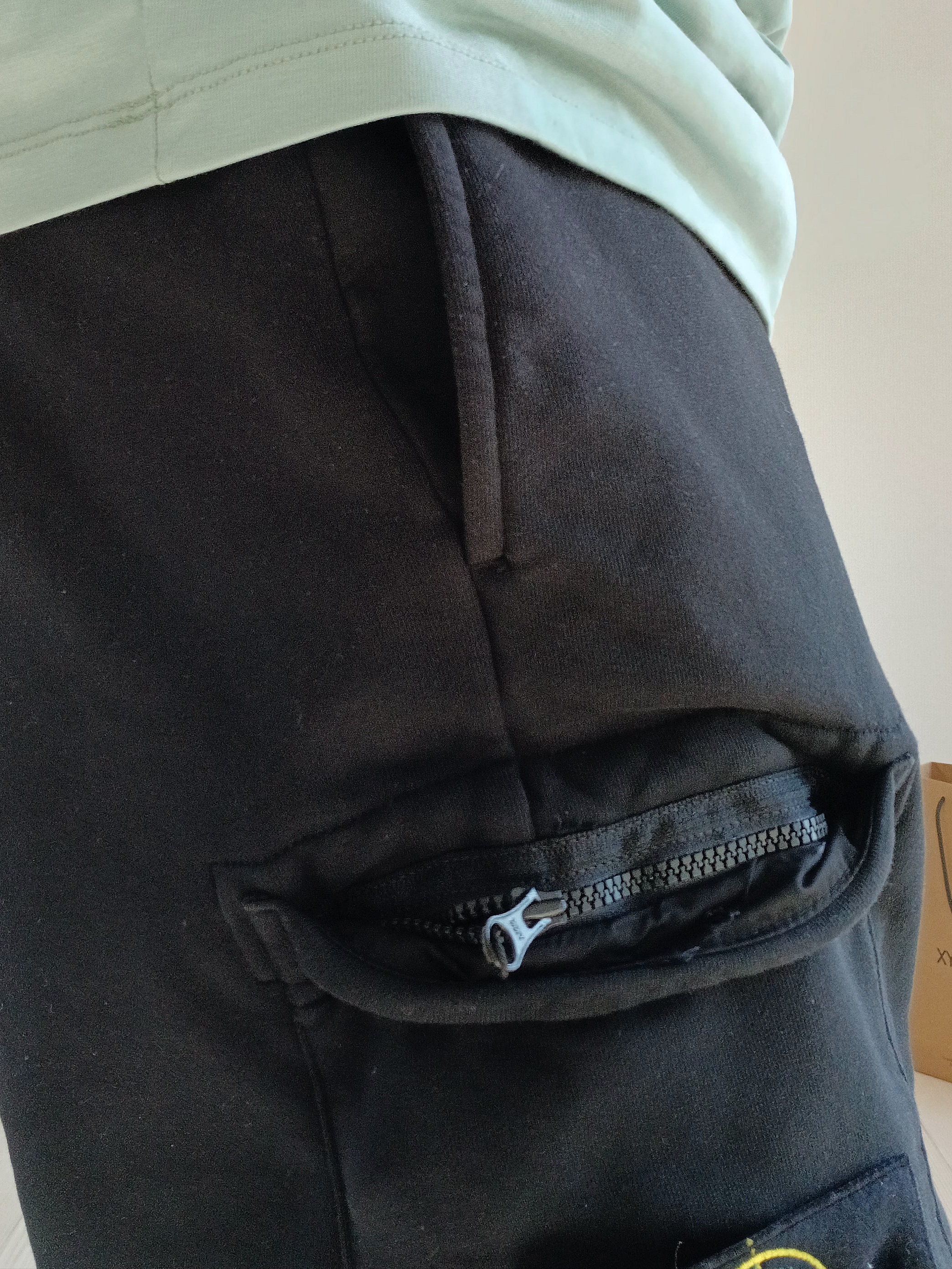 Arc'teryx Kragg SL Cotton Bird Tile LS Shirt Stone Green Phosphorescent, Stone Island 6200012 Organic Cotton Fleece Pocket Details Cargo Bermuda Shorts Black - 25SS 착용 스타일 - 6