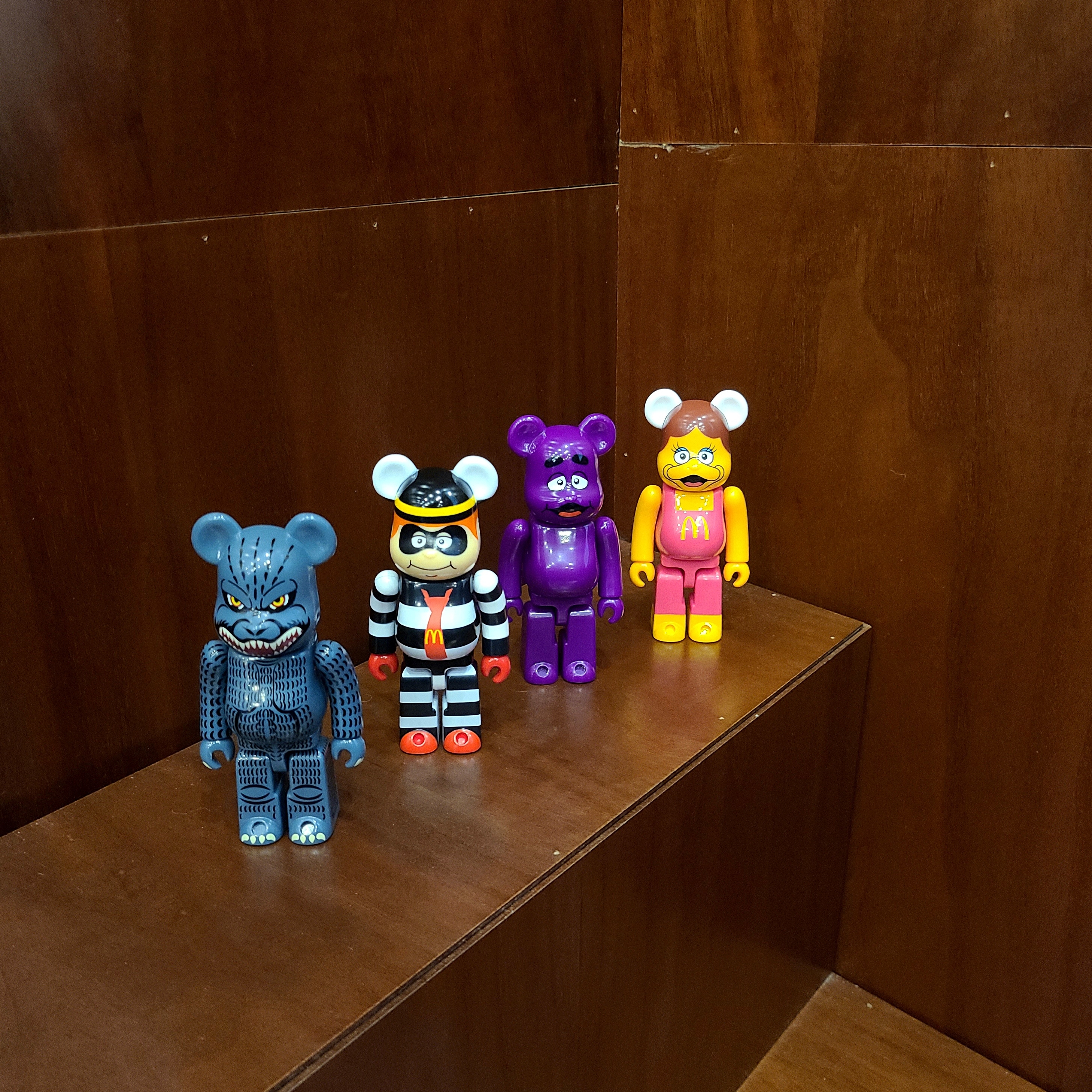Bearbrick Godzilla vs McDonald's 150% (Set of 4) 착용 스타일 - 1