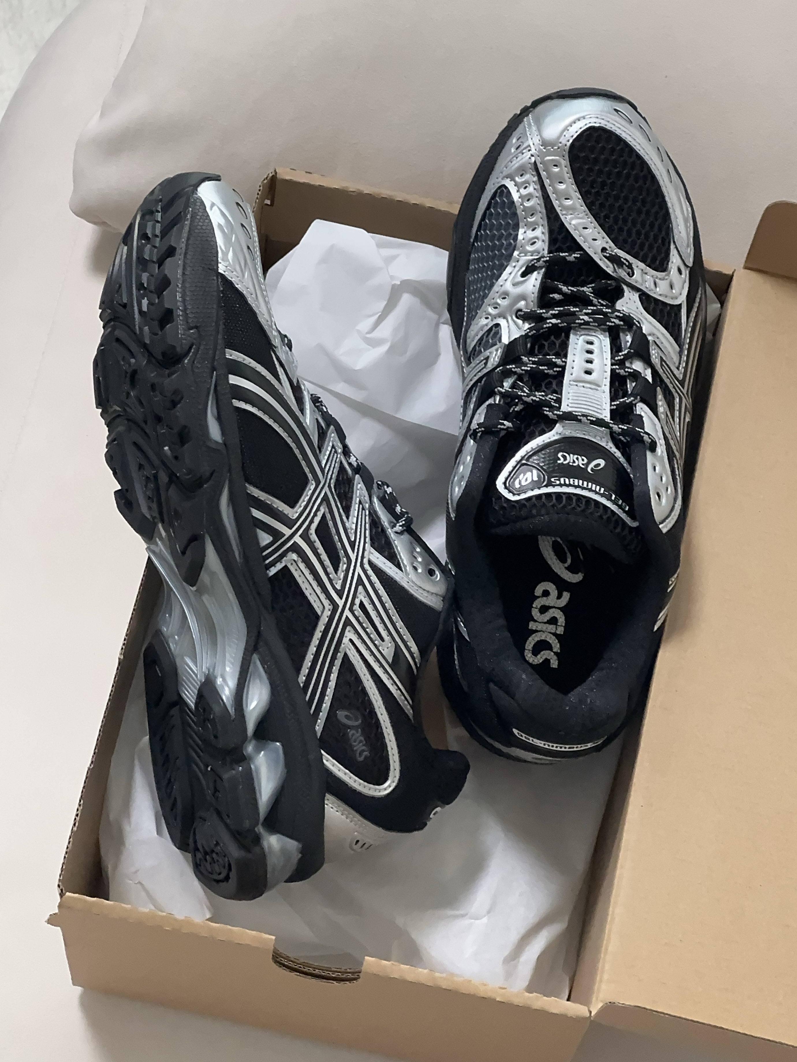 Asics Gel-Nimbus 10.1 Black Pure Silver - Korea Exclusive 착용 스타일 - 3