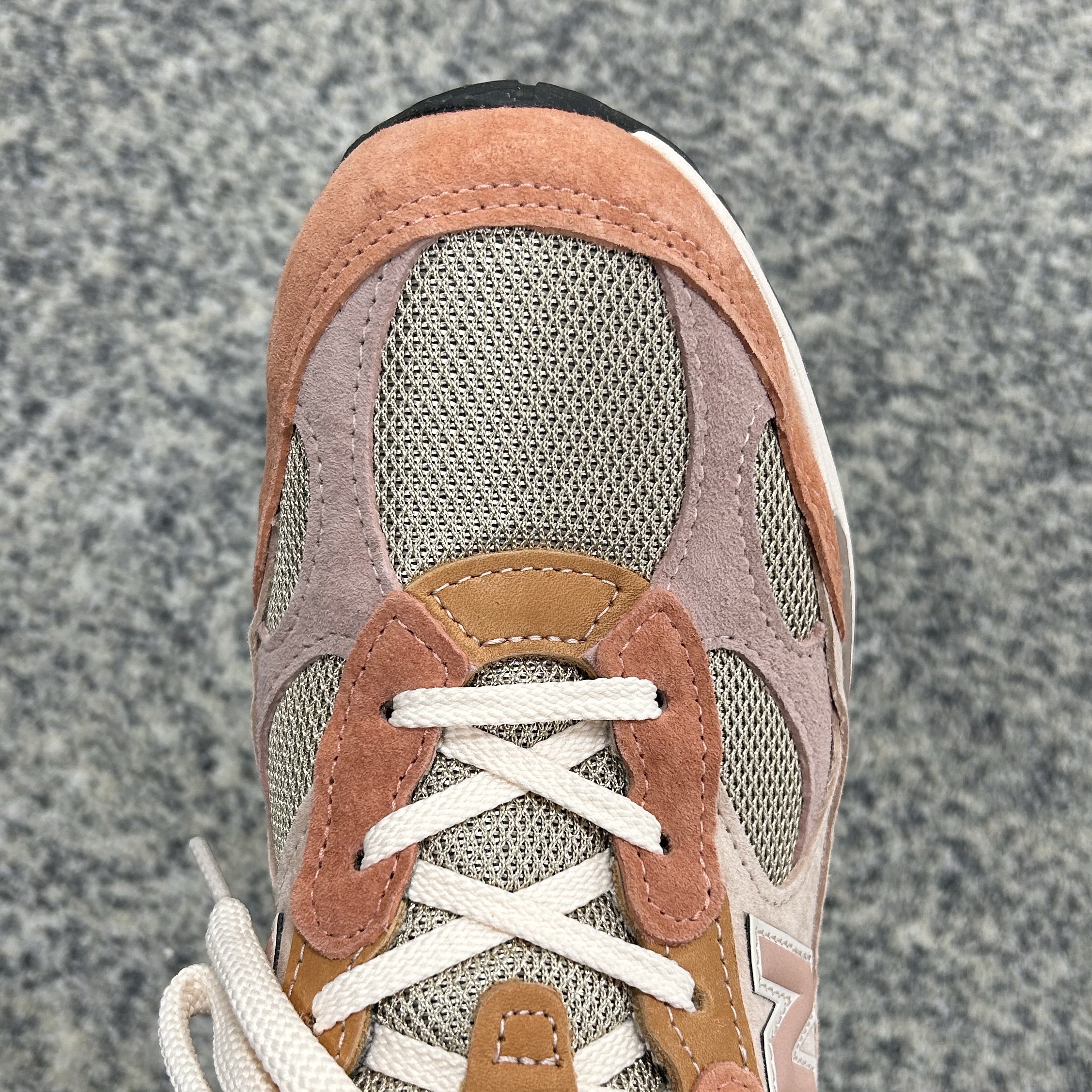 New Balance x Joe Freshgoods 992 Made in USA Aged Well 착용 스타일 - 3