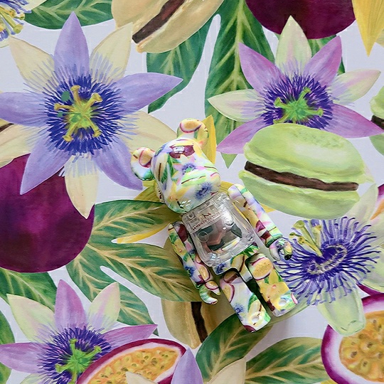 Bearbrick x La Maison Du Chocolat Macau 2022 100% & 400% Set Passion Fruits 착용 스타일 - 1