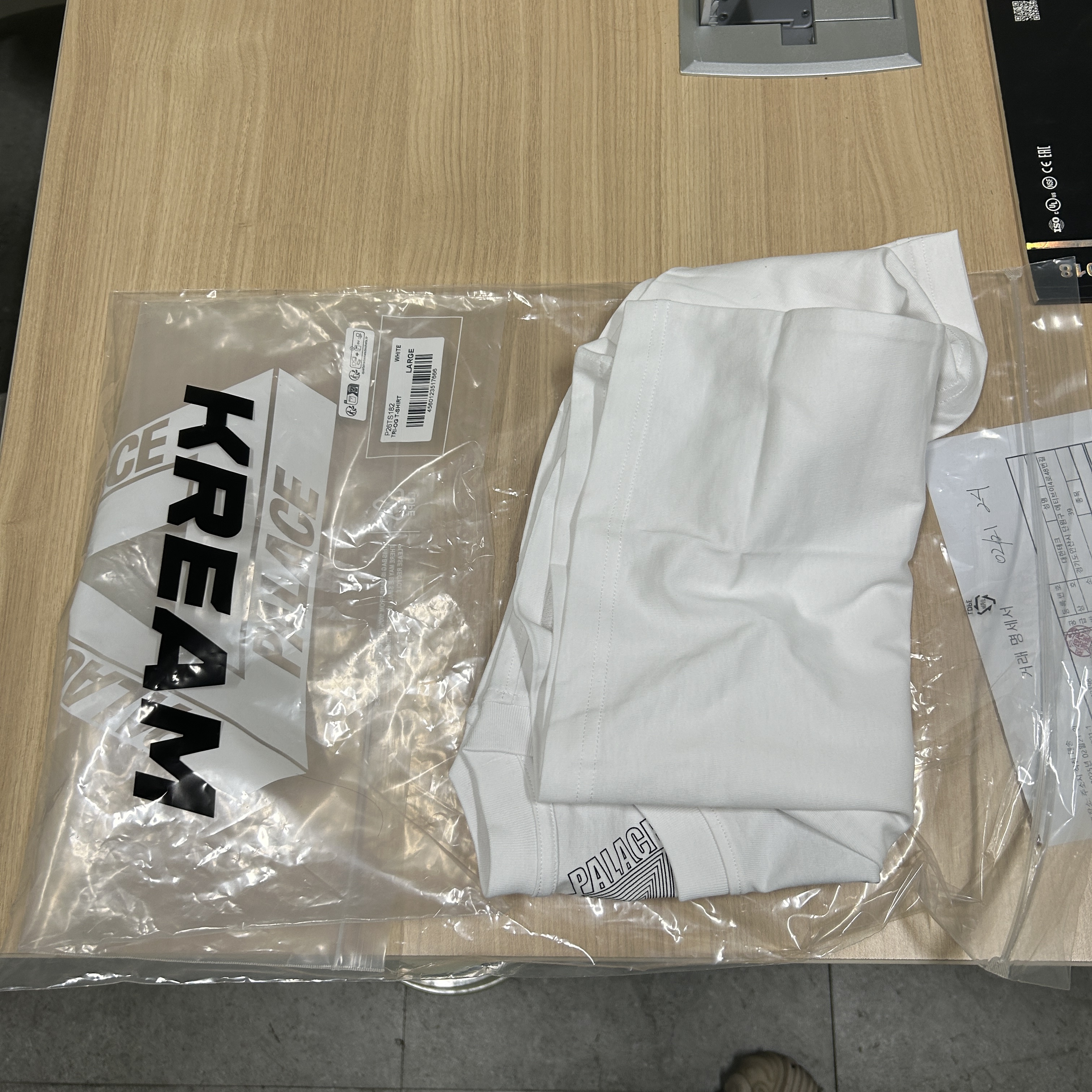Palace Tri-OG T-Shirt White - 24SS 착용 스타일 - 2