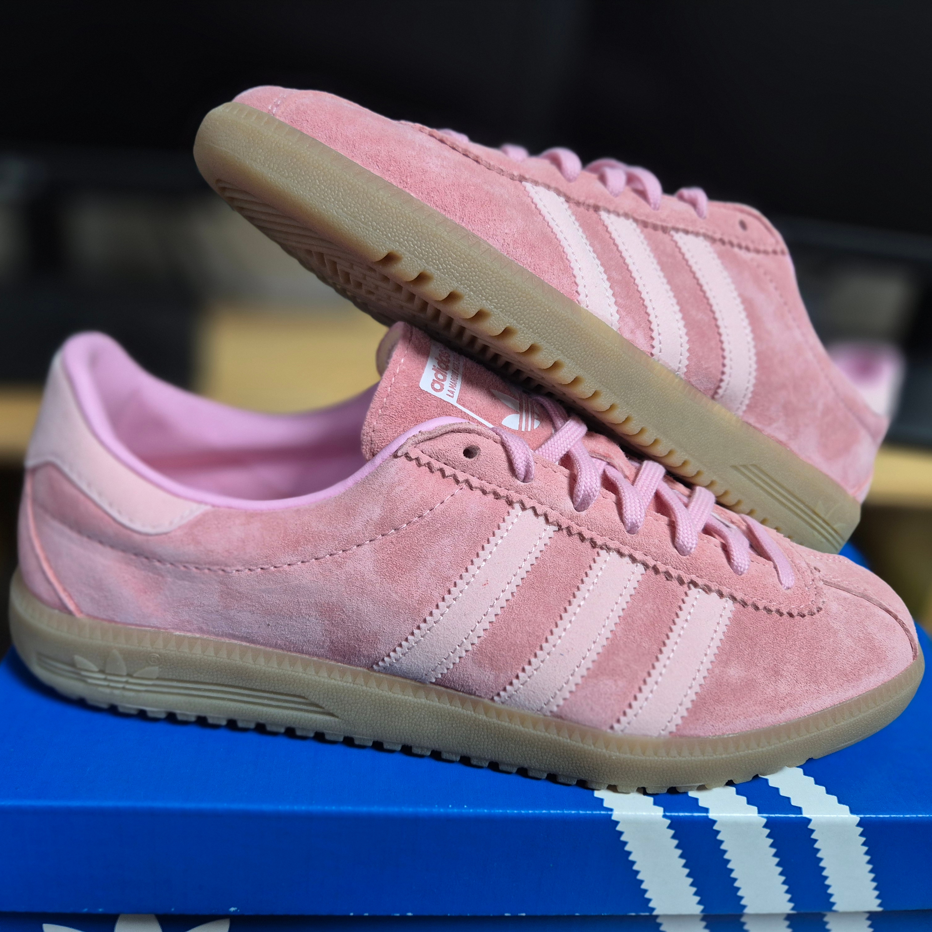 Adidas Bermuda Glow Pink 착용 스타일