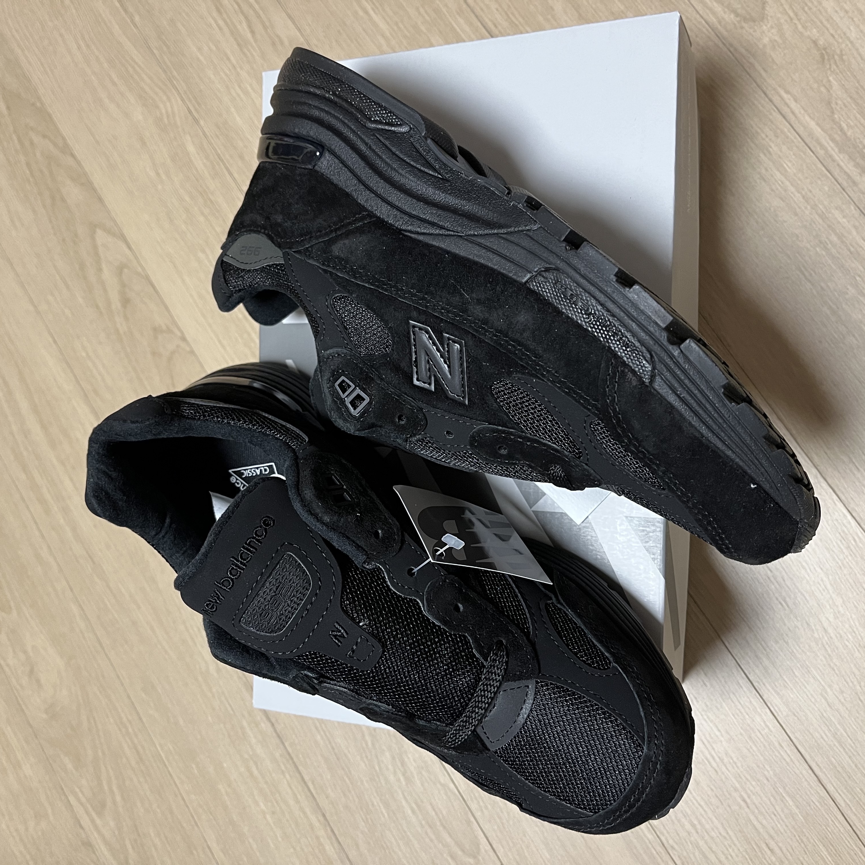 New Balance 992 Made in USA Core Black 착용 스타일