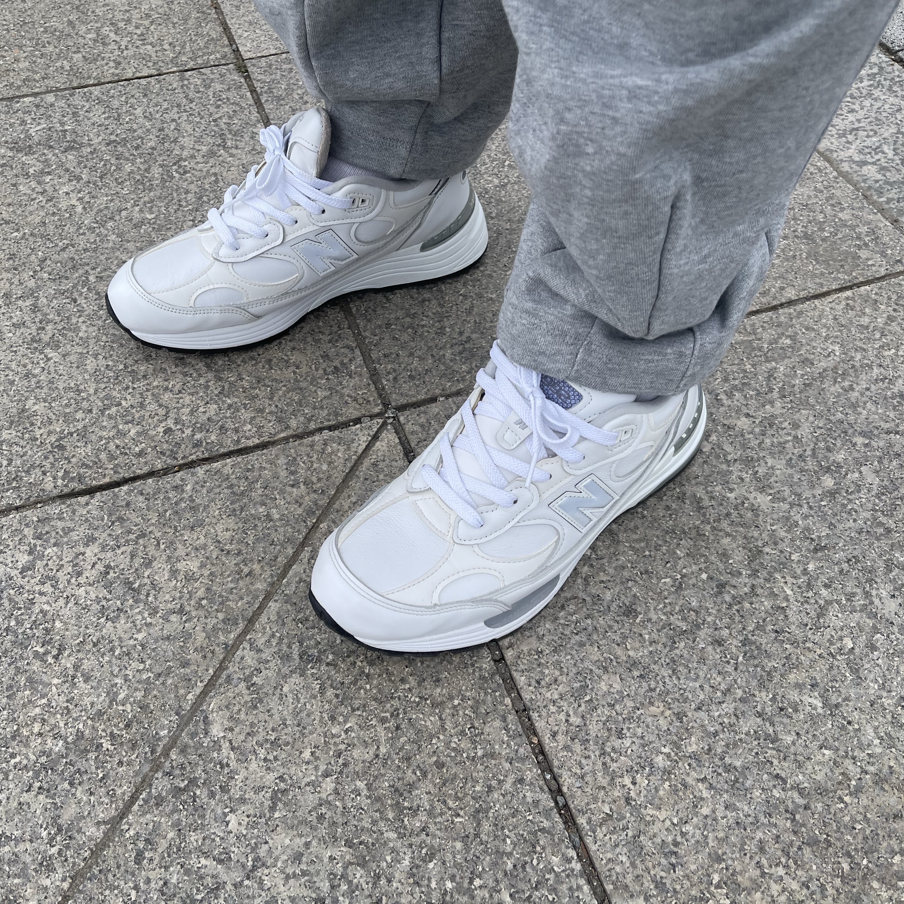 New Balance 992 Made in USA White Silver 착용 스타일 - 1