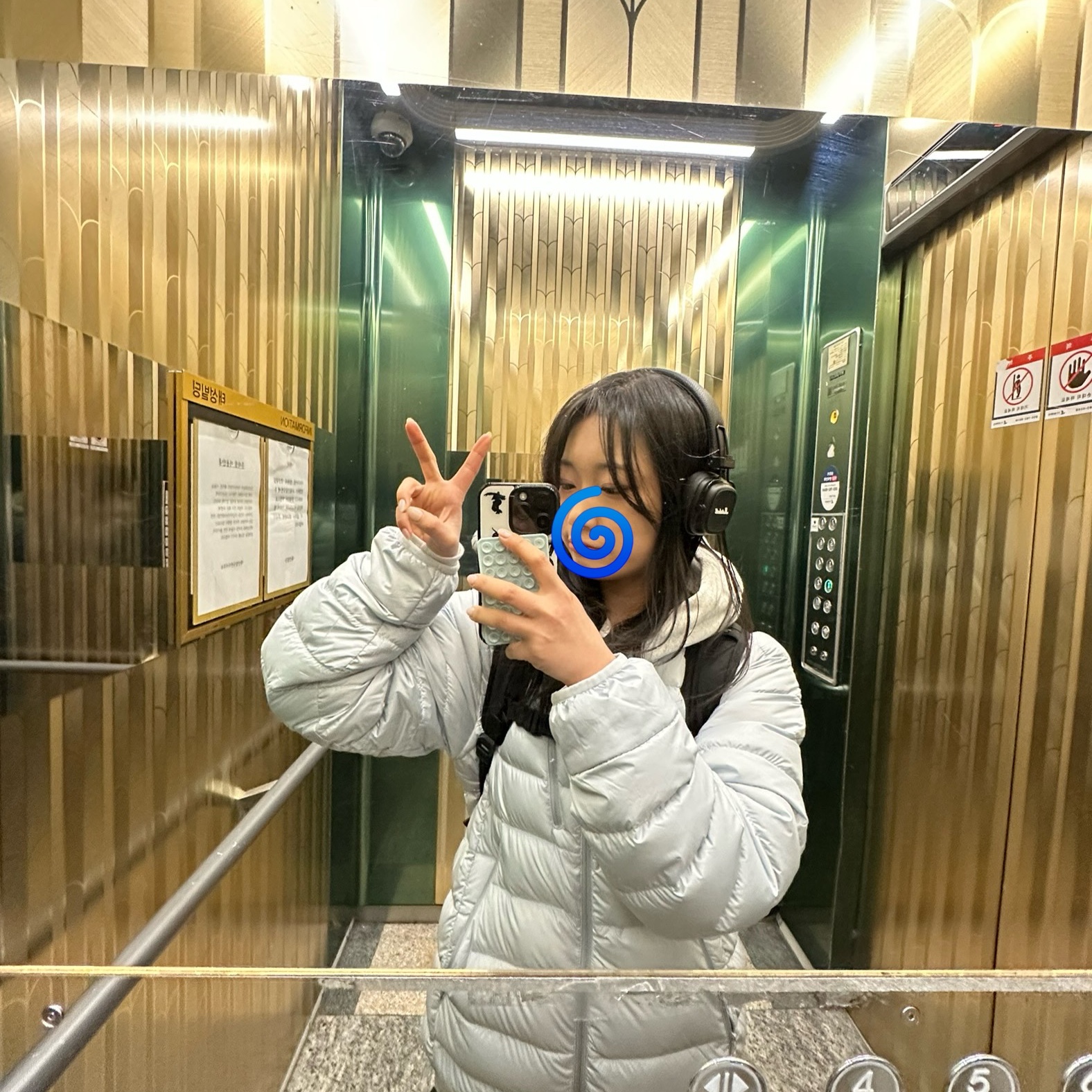 Musinsa Standard City Leisure Hooded Light Down Jacket Cloudy Blue, IAB Studio Hoodie Light Gray 착용 스타일 - 1