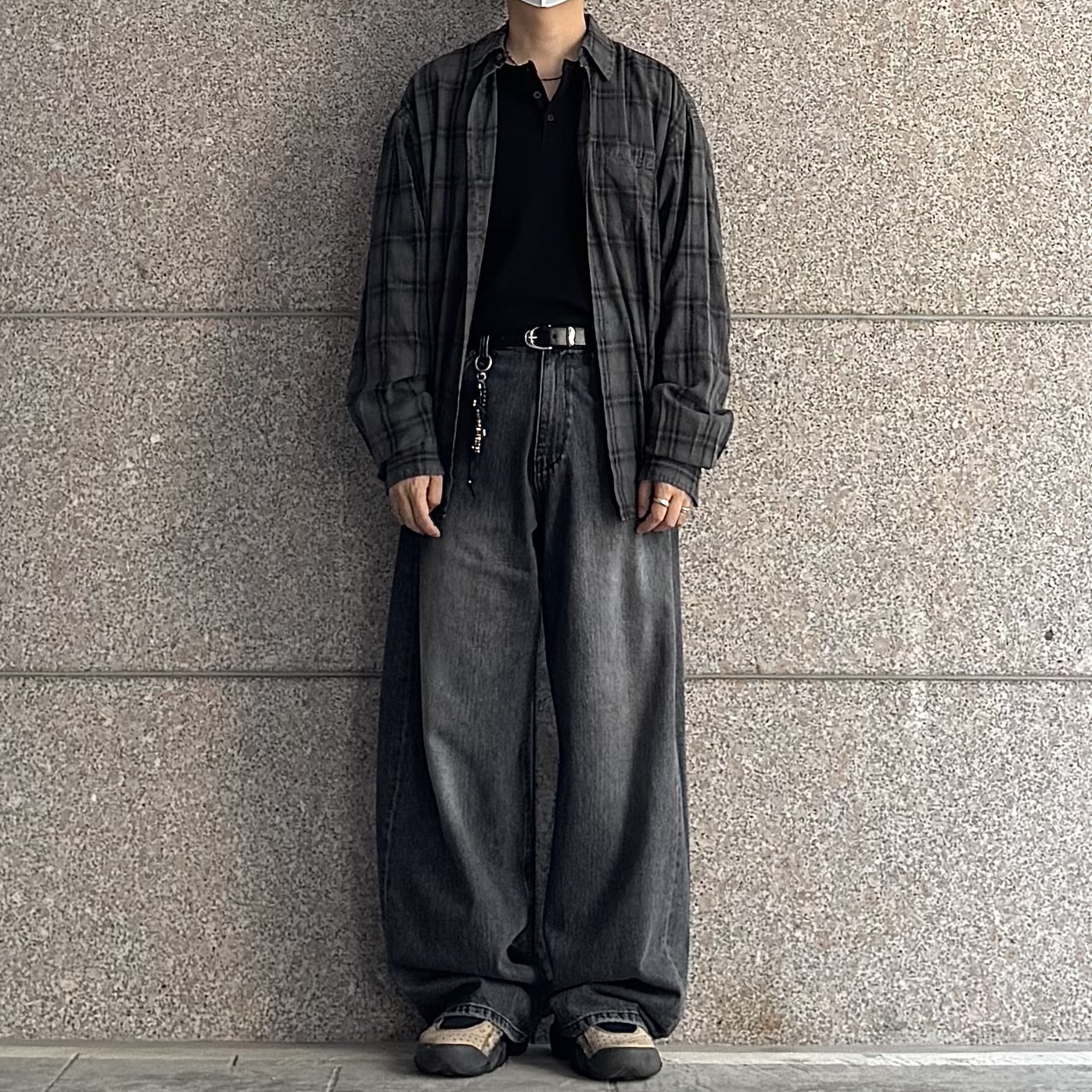 noun Wide Curved Denim Pants Black 착용 스타일
