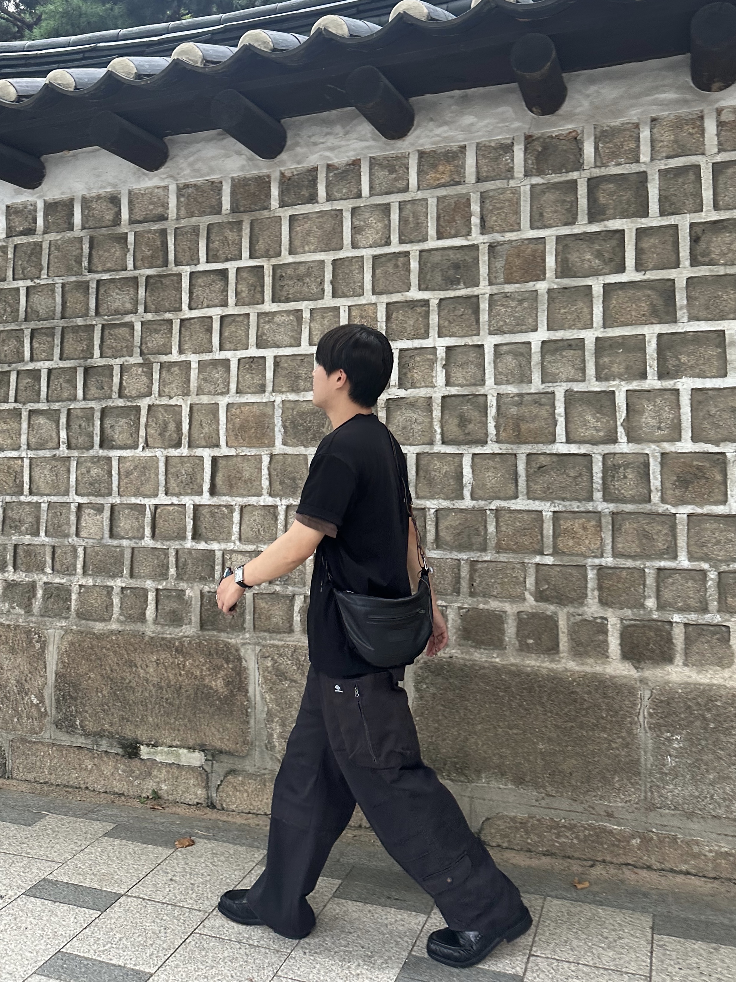 해칭룸 x 디키즈 지퍼 카고 워크 팬츠 워시드 블랙 착용 스타일 - 2