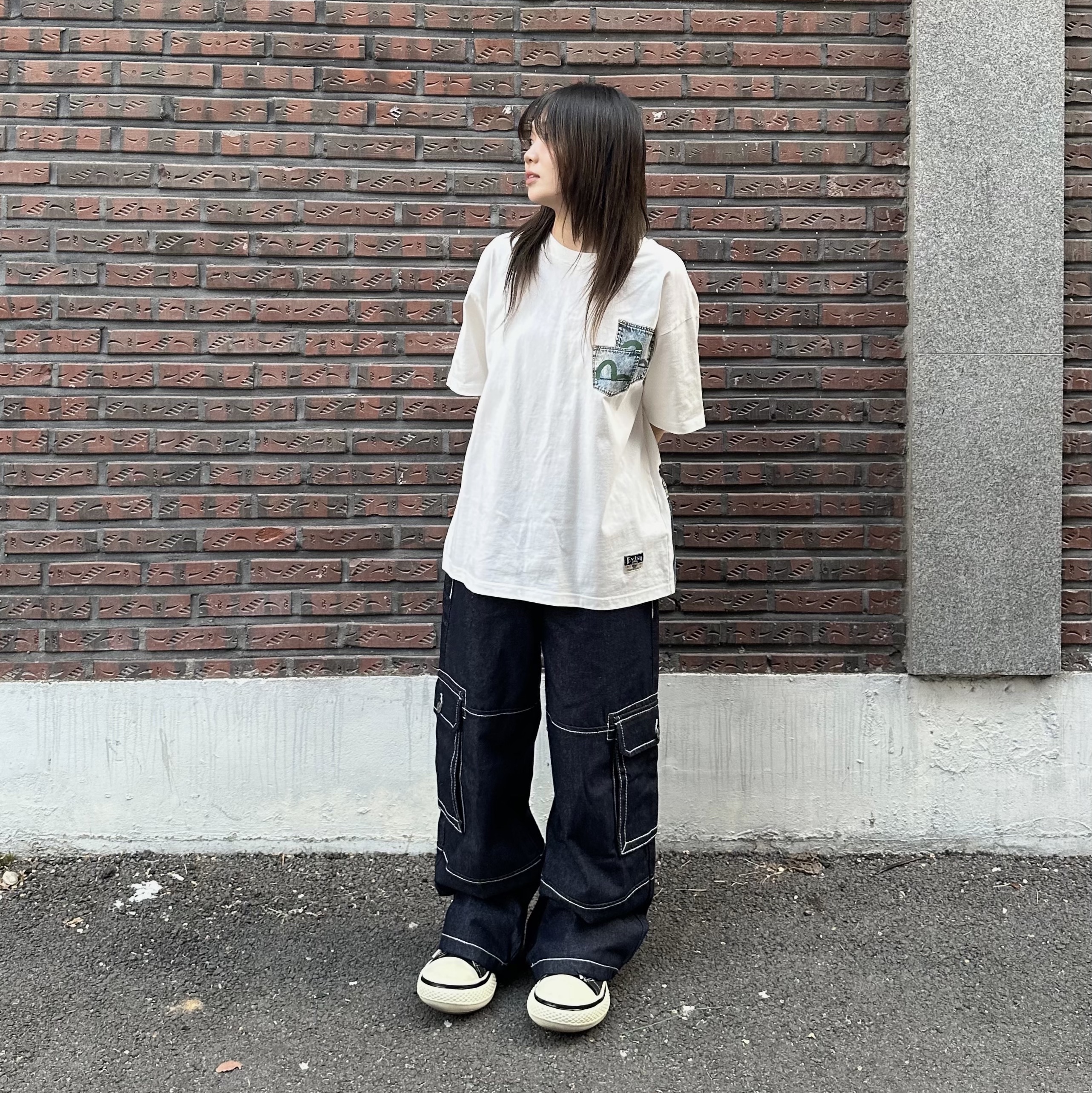 Old Order x Disney Big Head Canvas Mickey, True Religion x KIRSH Stitch Point Denim Cargo Pants Blue Denim 착용 스타일 - 4