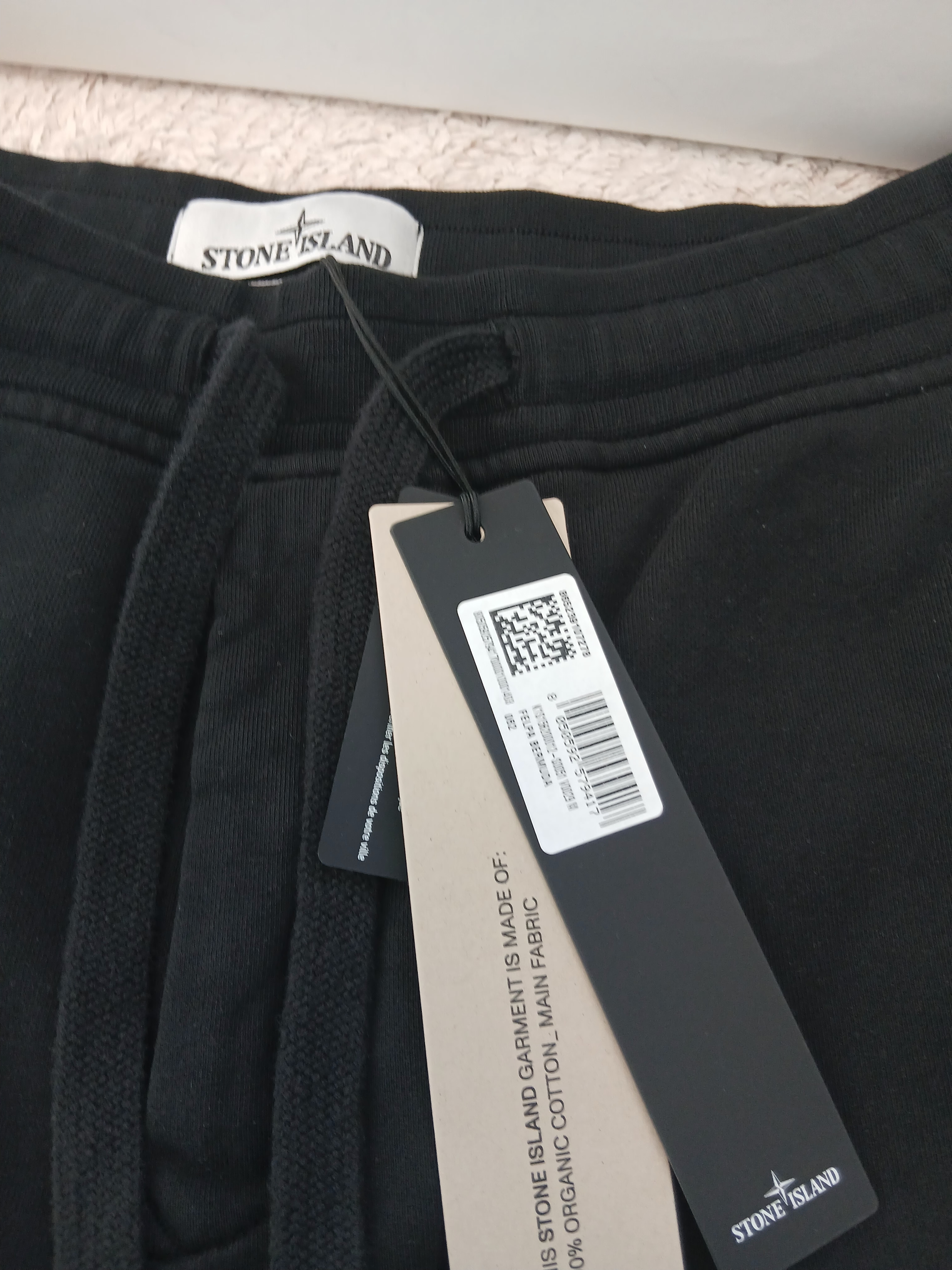 Stone Island 6200012 Organic Cotton Fleece Pocket Details Cargo Bermuda Shorts Black - 25SS 착용 스타일 - 6