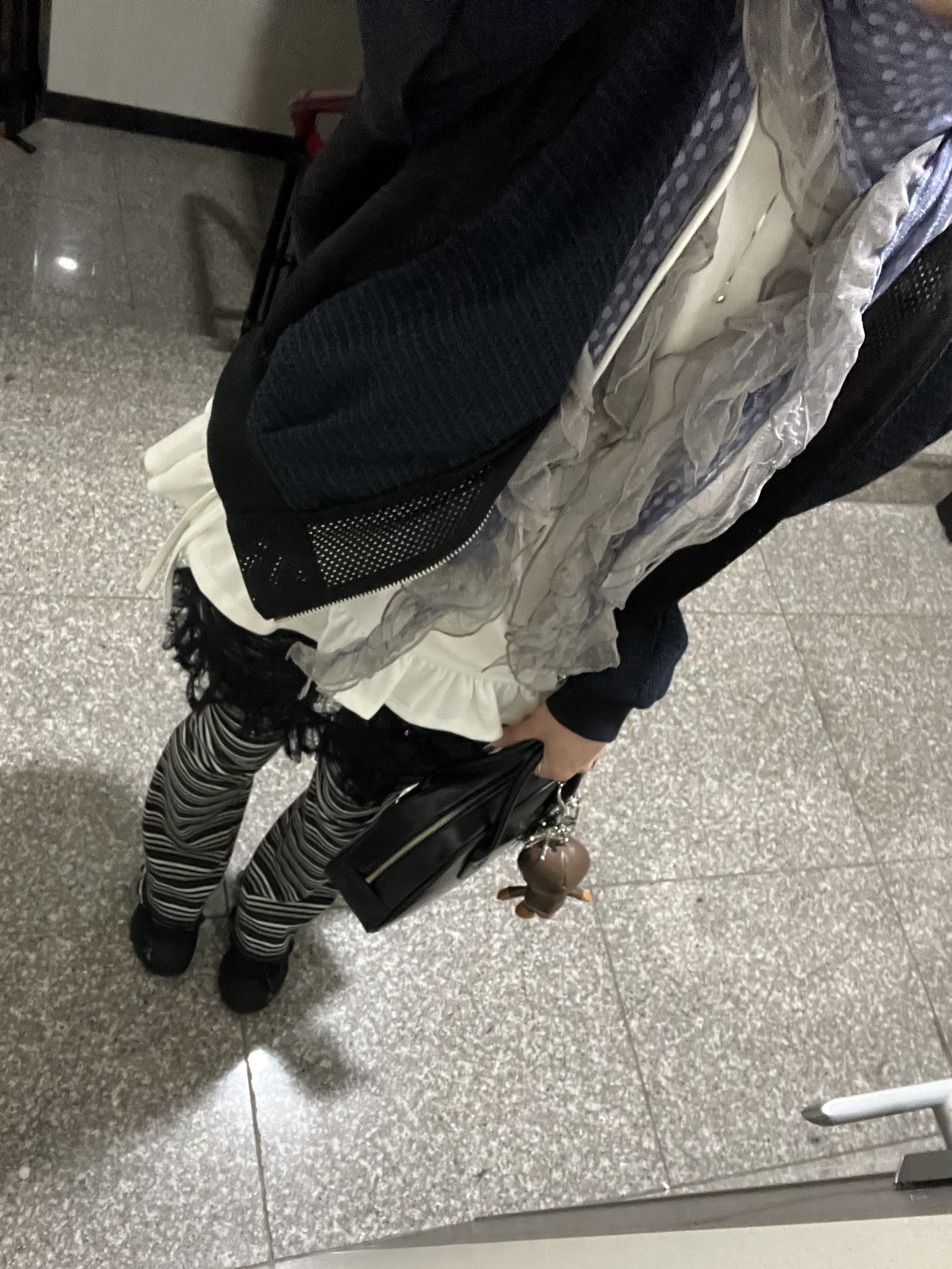 Comme des Garcons Round No.3 Aoyama Bag Black, Roa Hiking Katharina Black 착용 스타일 - 1