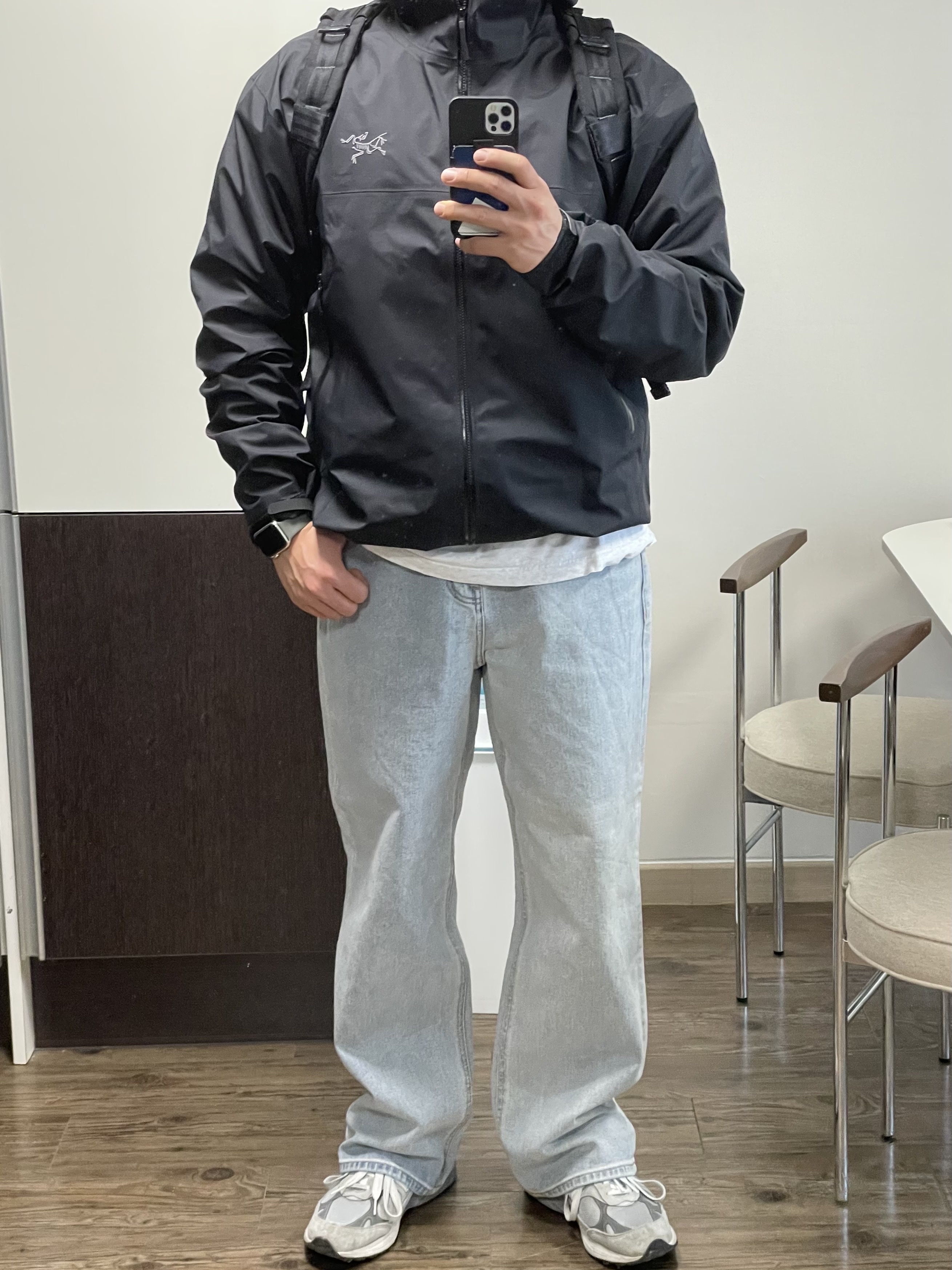Arc'teryx Beta Jacket Black, New Balance 993 Made in USA Grey - D Standard 착용 스타일