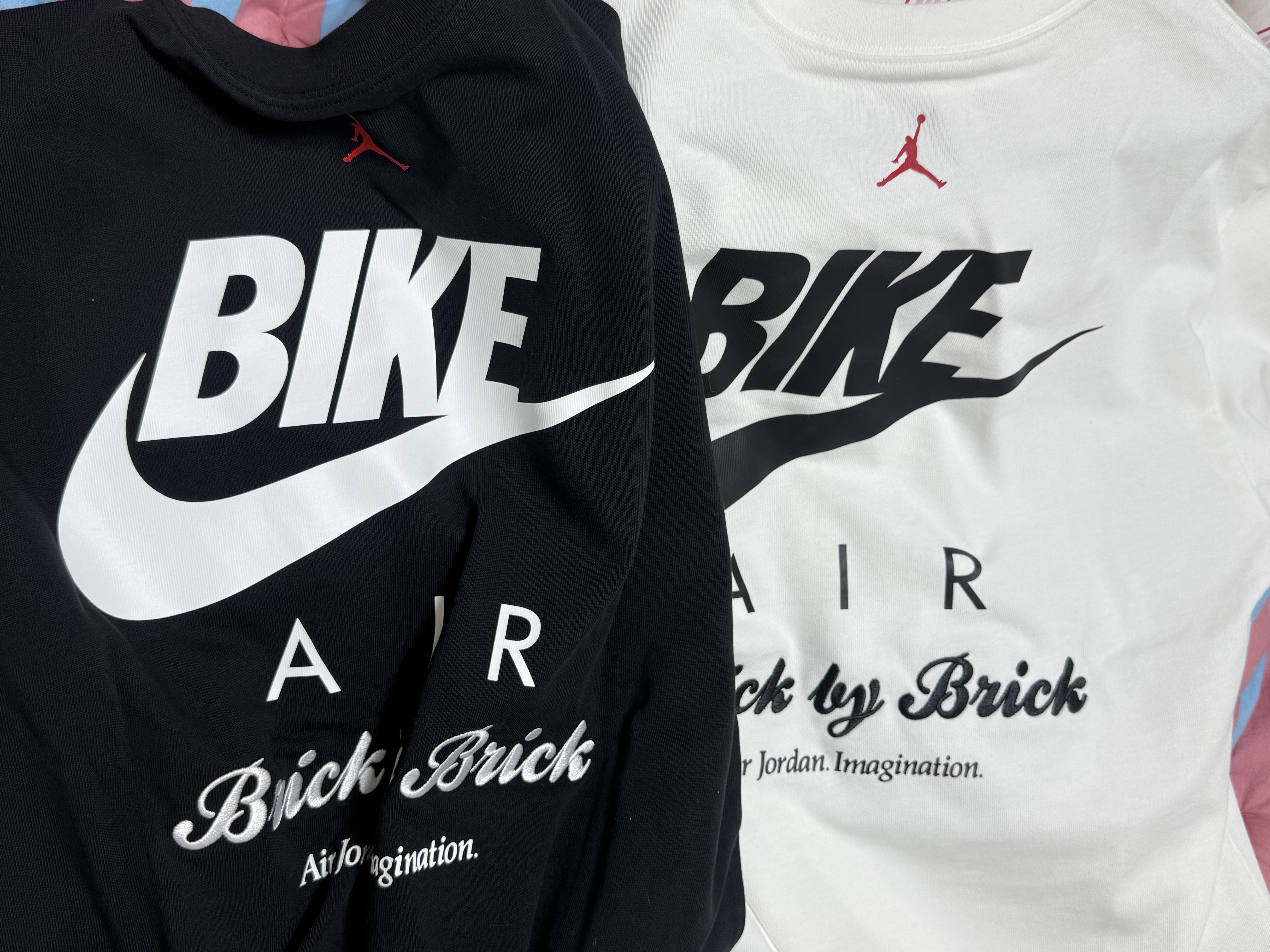 Jordan x Nigel Sylvester T-Shirt Black (HQ1736-010), Jordan x Nigel Sylvester T-Shirt White (HQ1736-100) 착용 스타일