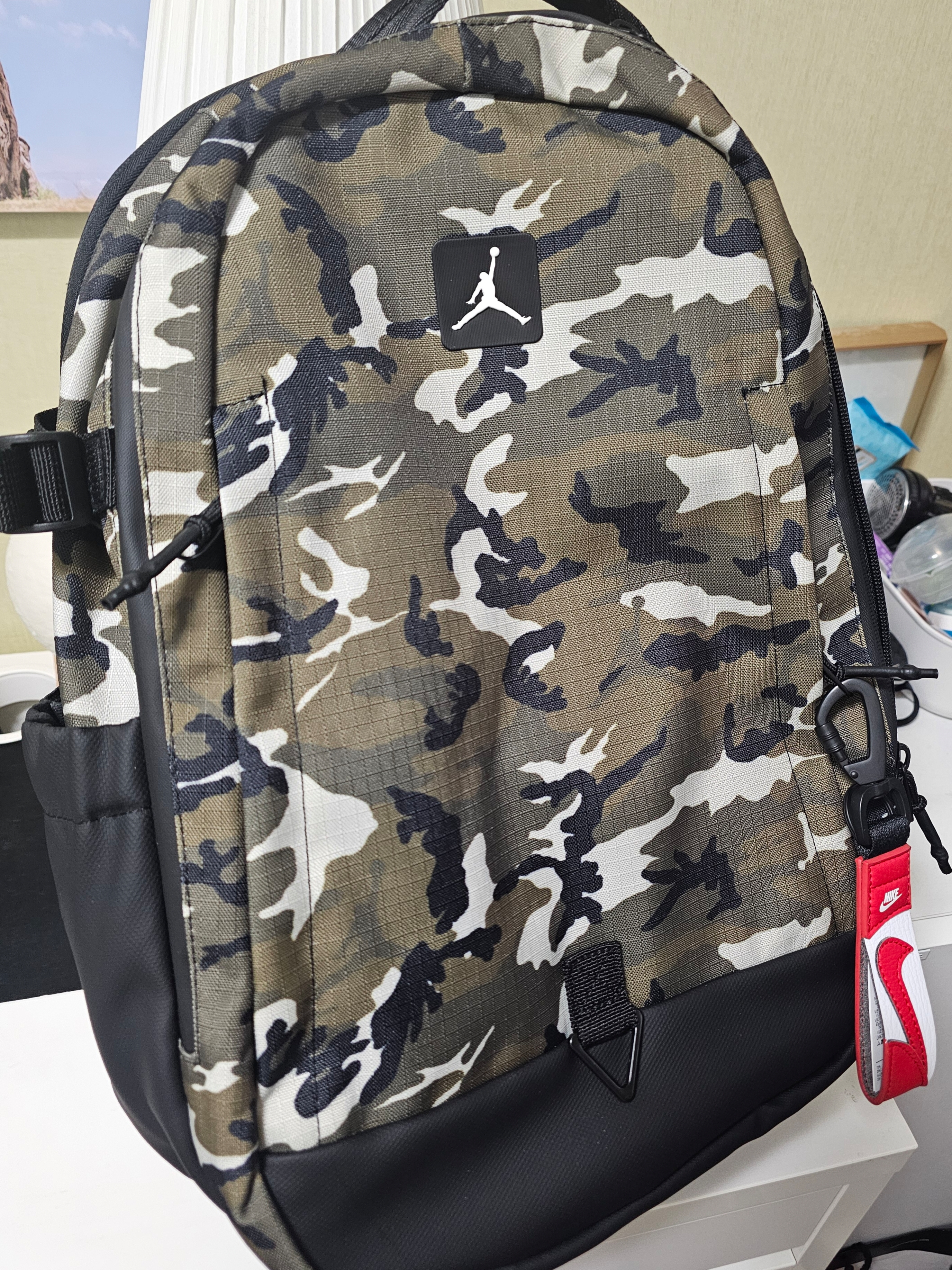 Jordan Cordura Franchise Backpack Green Camo Black, Nike Carabiner Keychain Red White 착용 스타일
