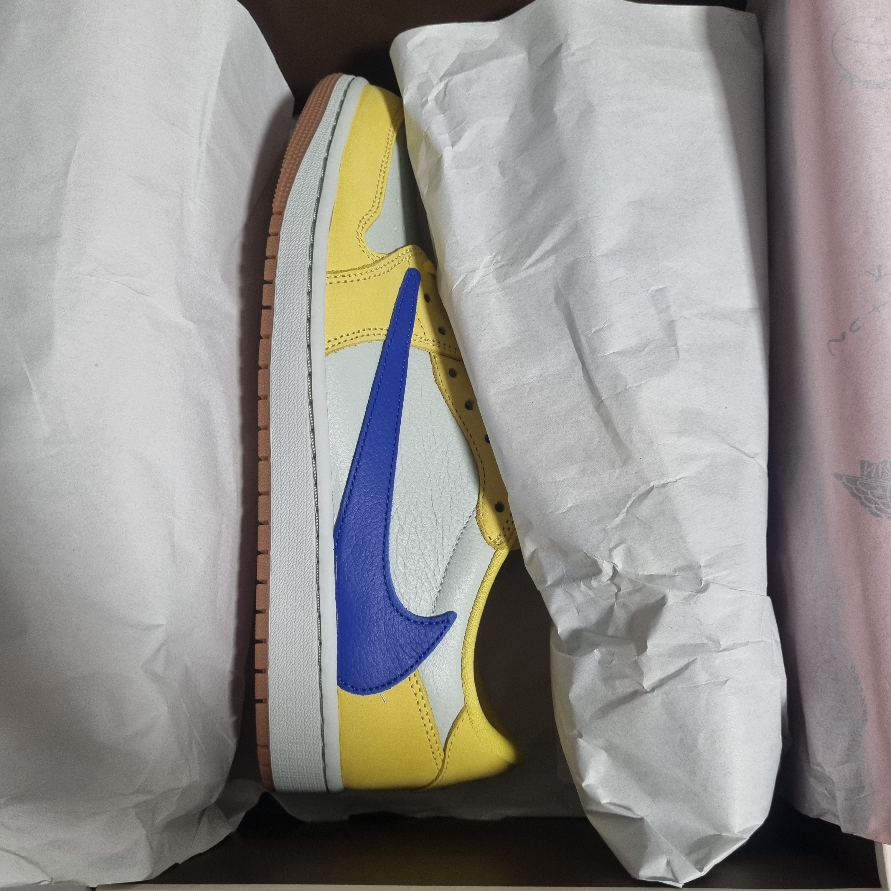 (W) Jordan 1 x Travis Scott Retro Low OG SP Canary 착용 스타일