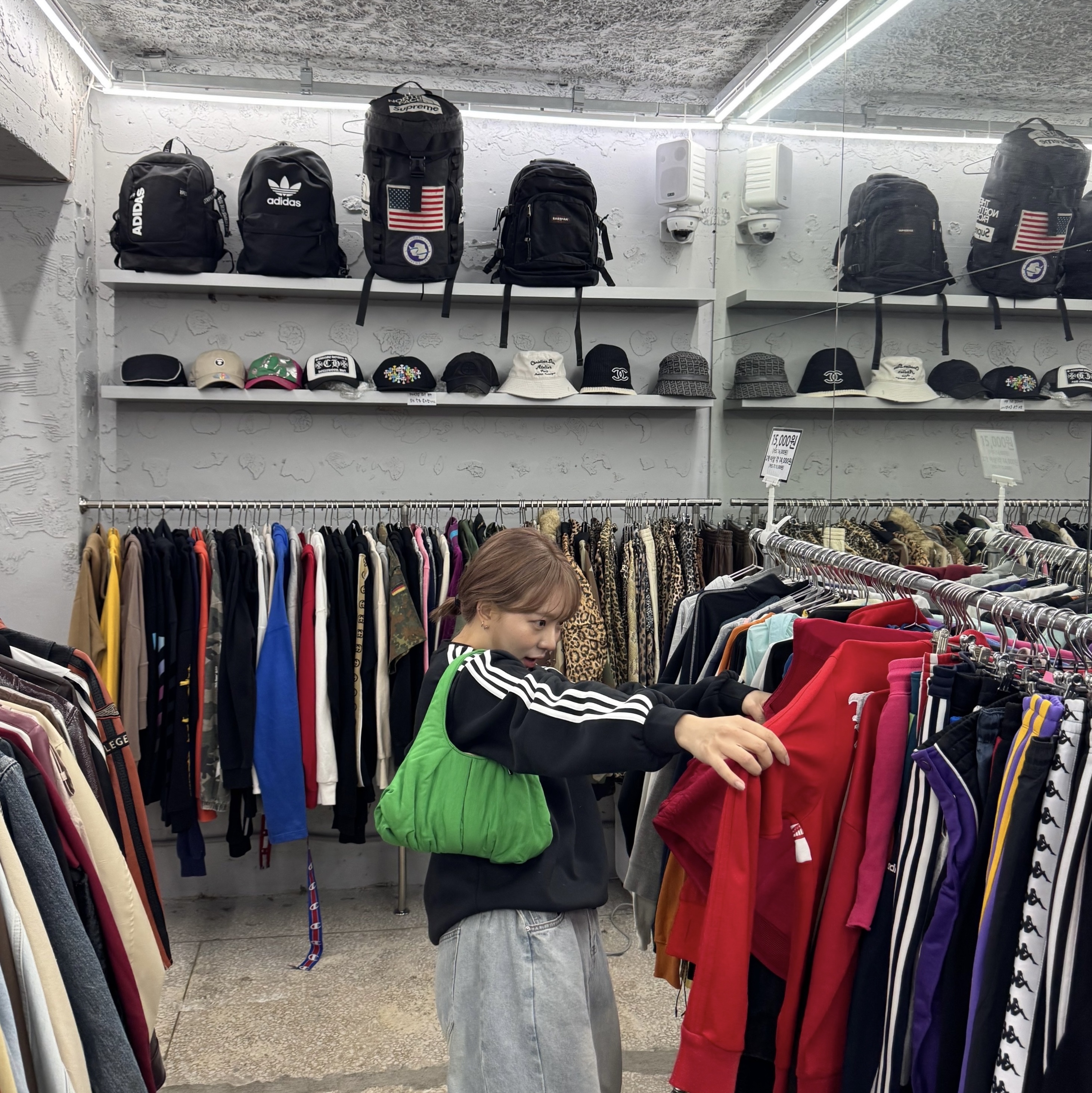 Adidas Adicolor Oversized Crew Sweatshirt Black - KR Sizing 착용 스타일