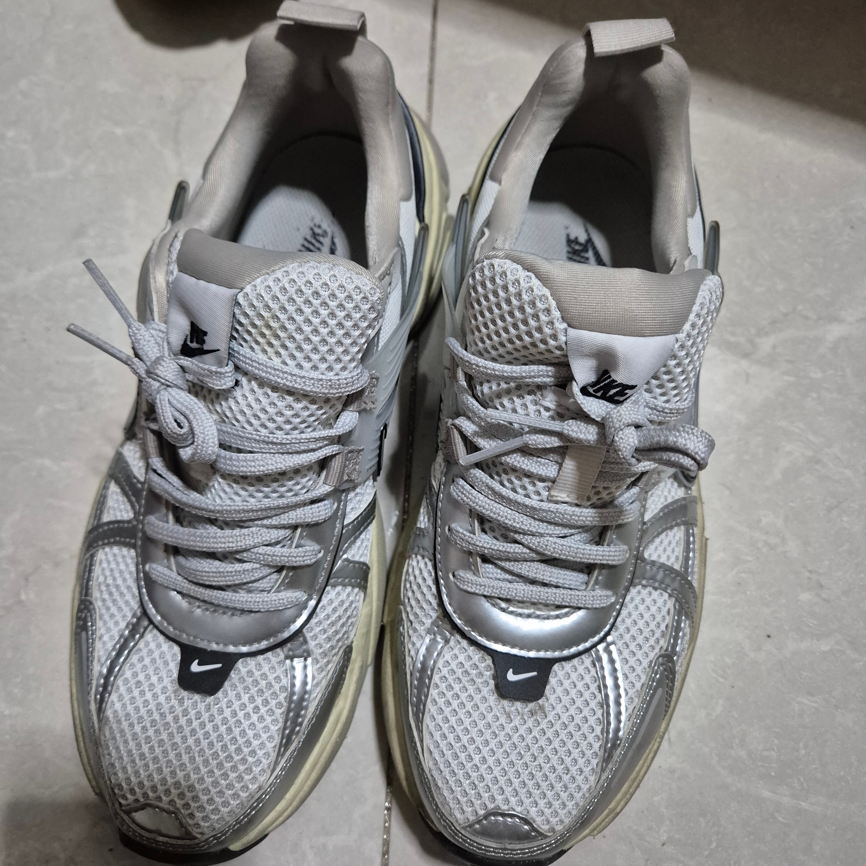 Nike V2K Run Summit White Metallic Silver 착용 스타일