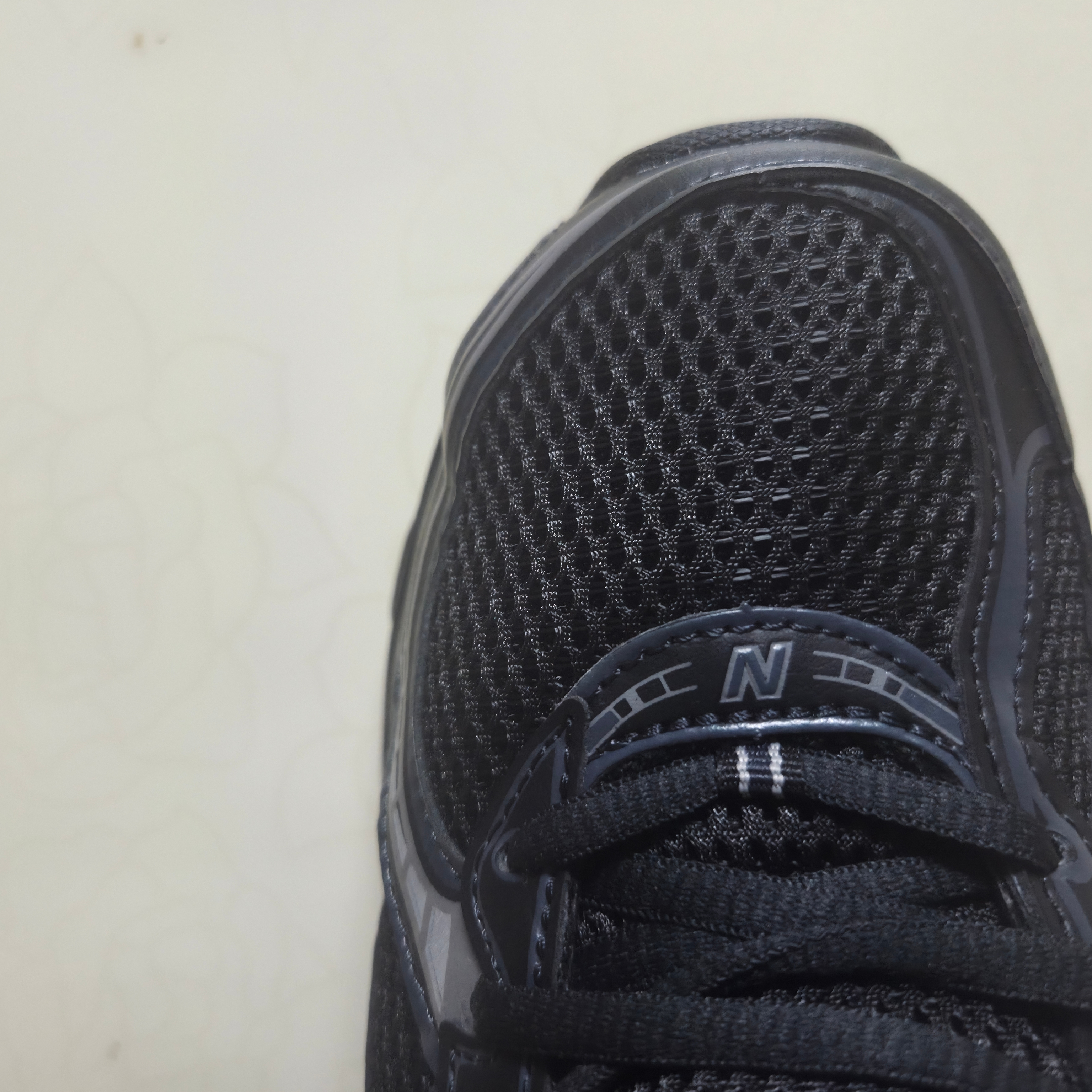 New Balance 740v2 Black Silver Metallic 착용 스타일 - 2