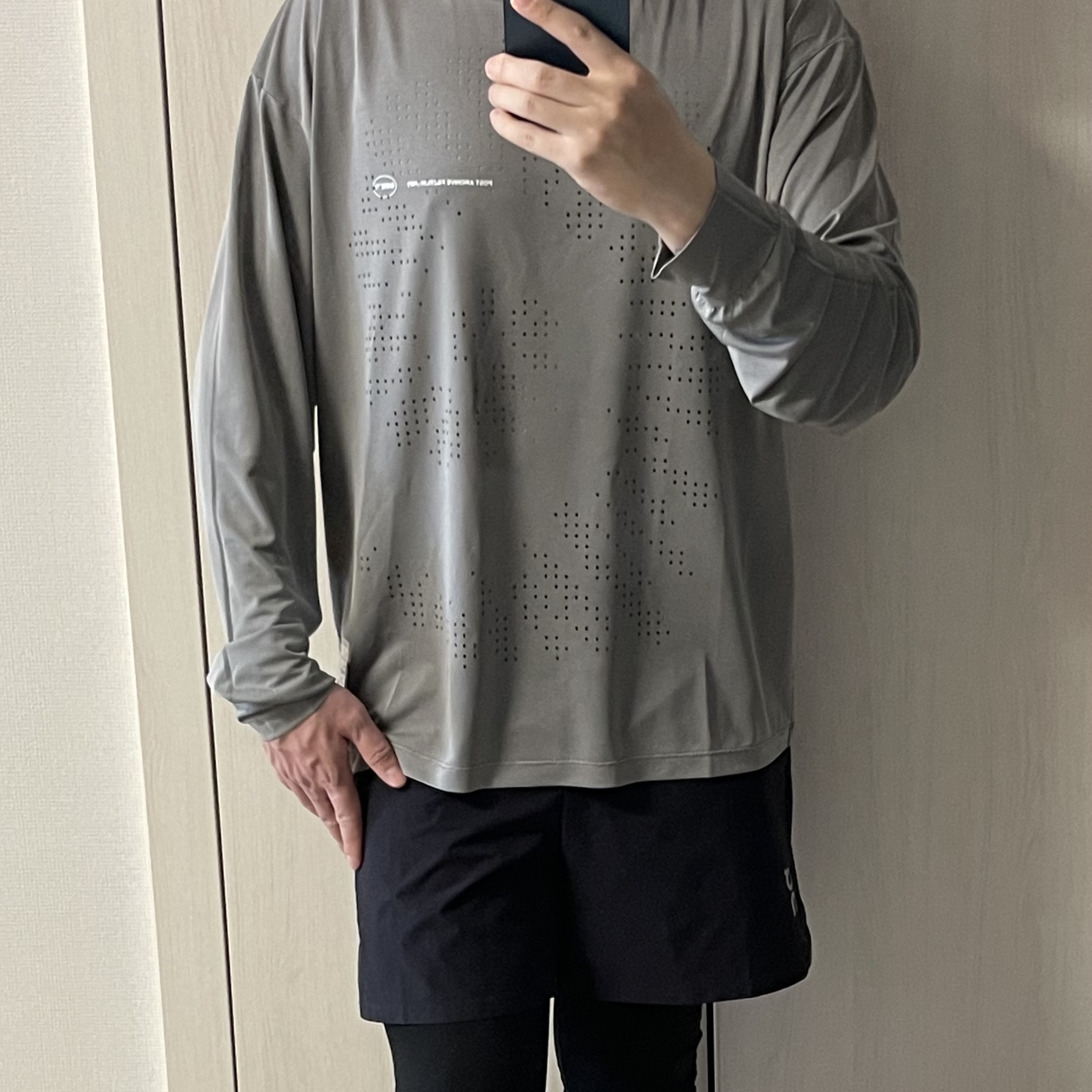 Satisfy x Post Archive Faction (Paf) Auralite Long T-Shirt Grey 착용 스타일