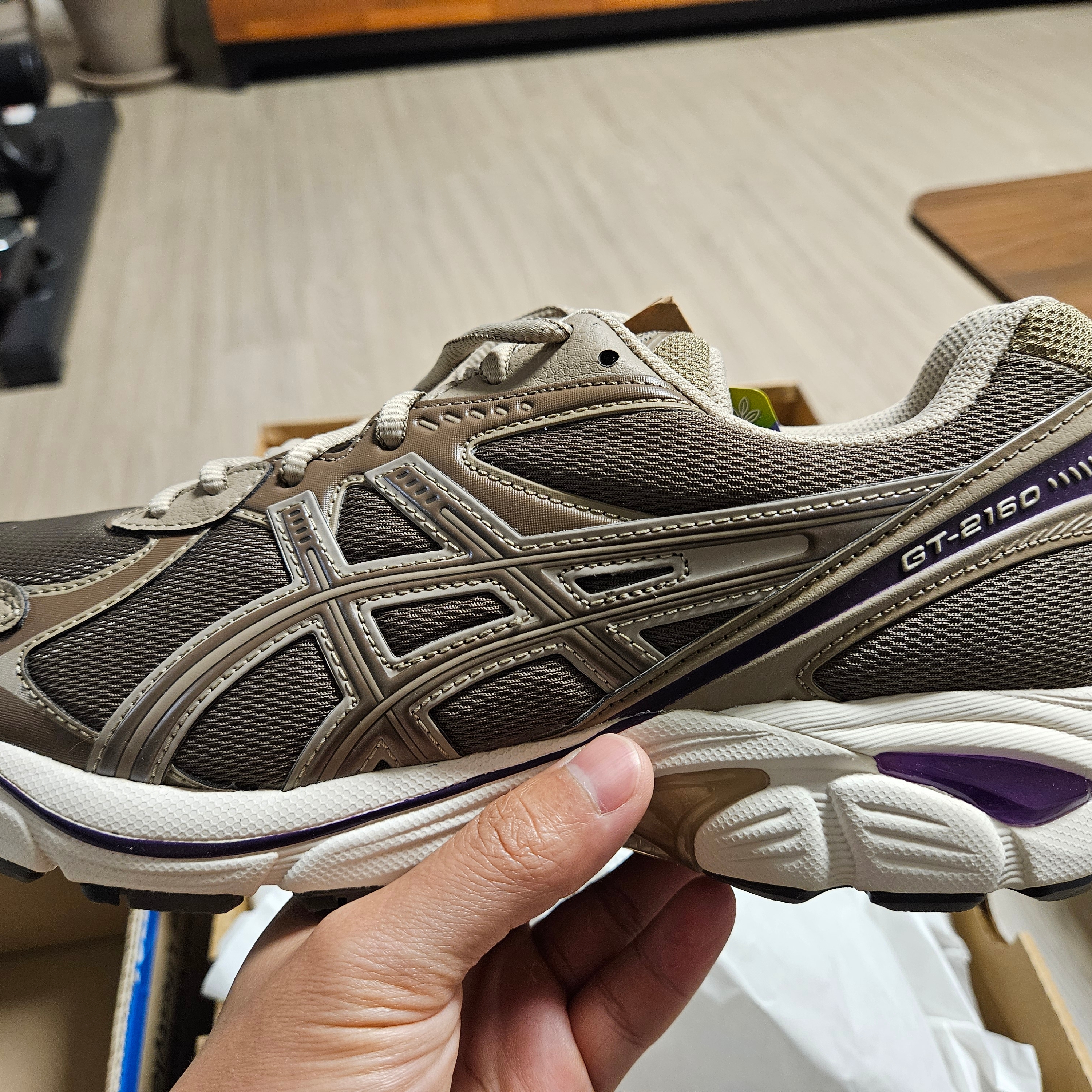Asics GT-2160 Dark Taupe Taupe Grey 착용 스타일