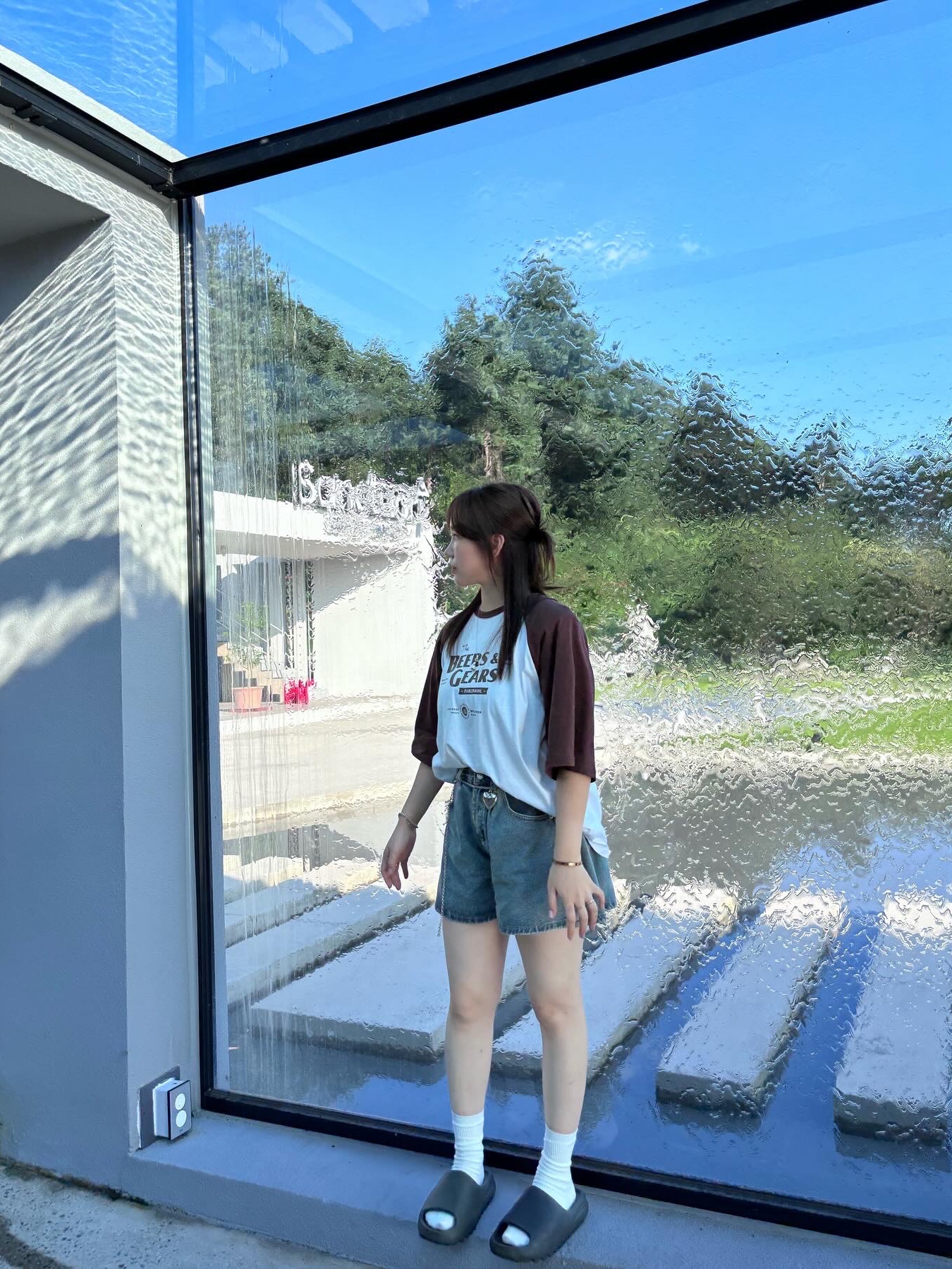 Adidas Yeezy Slide Onyx 착용 스타일