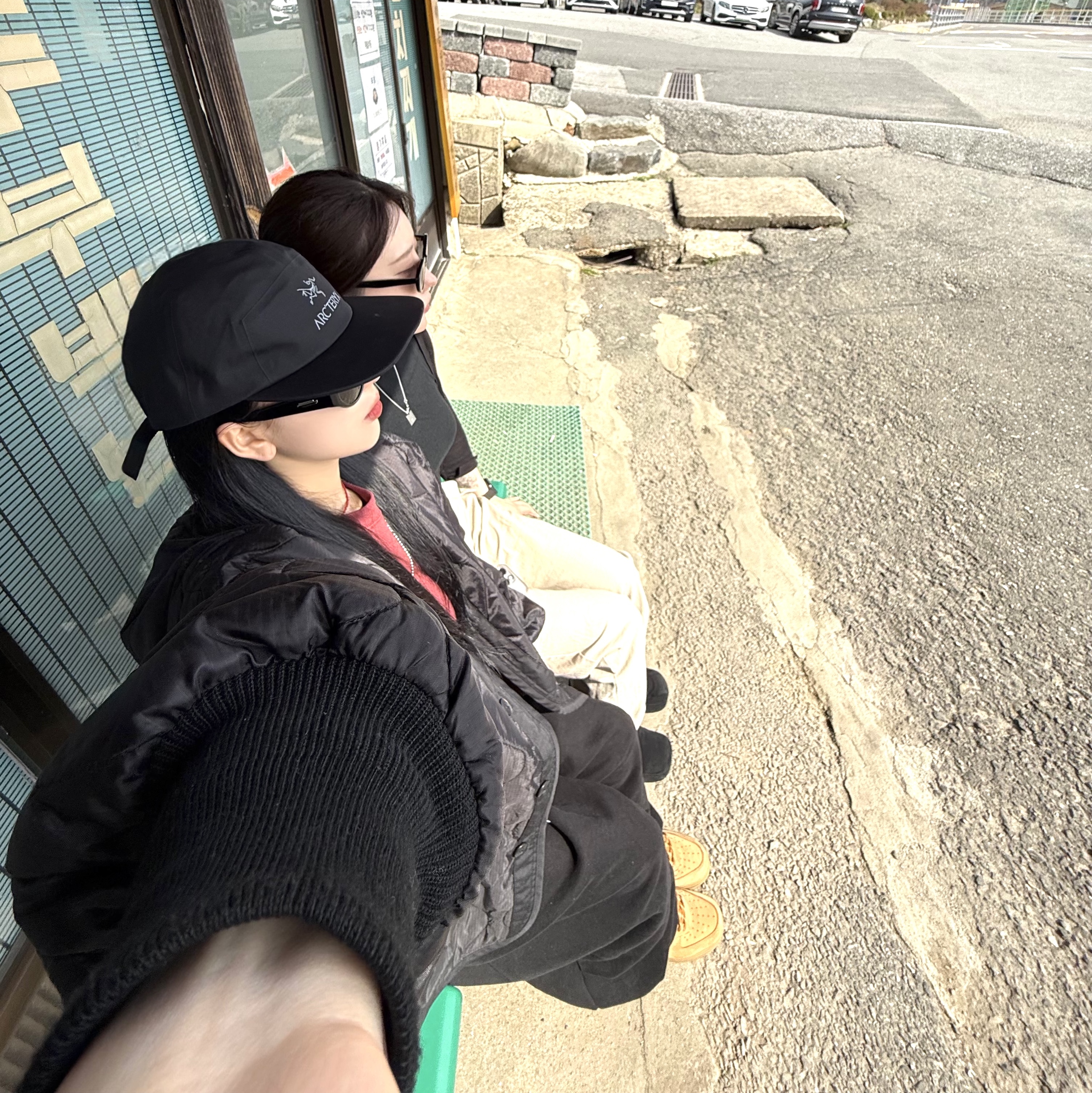 Arc'teryx Gore 5 Panel Cap Black, CDG x Alpha Industries Liner Jacket Black 착용 스타일