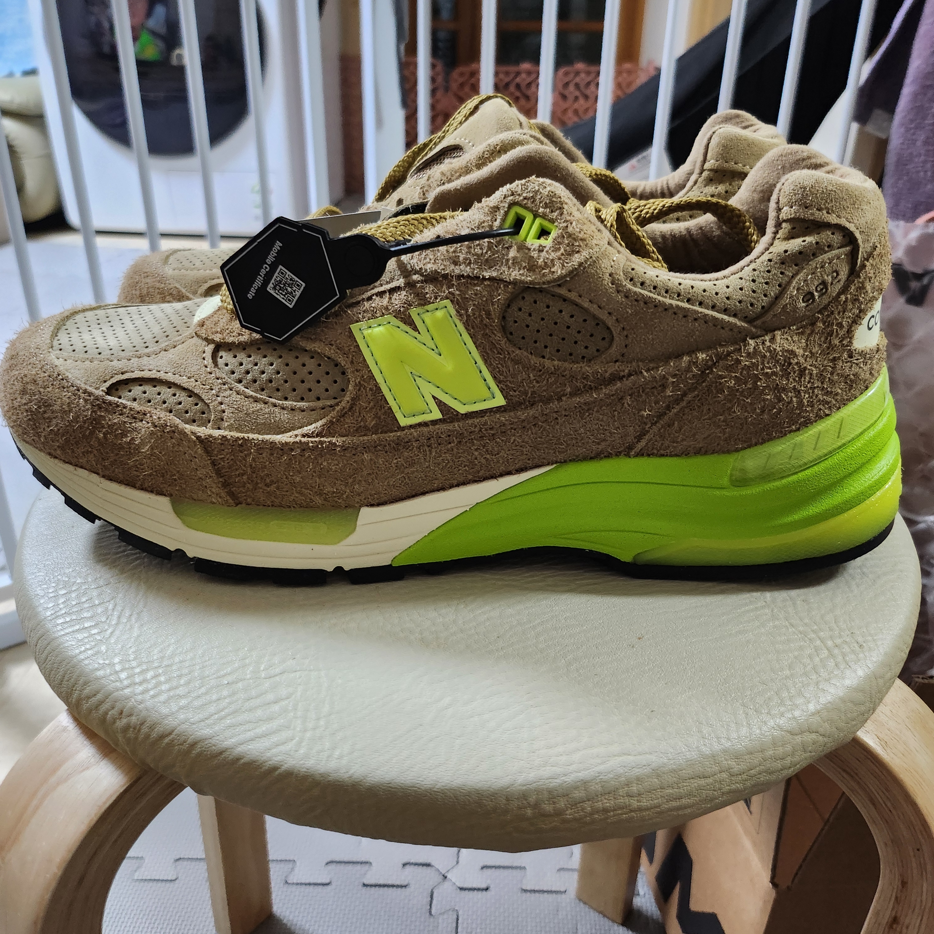 New Balance x Concepts 992 Made in USA Low Hanging Fruit (Special Box) 착용 스타일 - 3