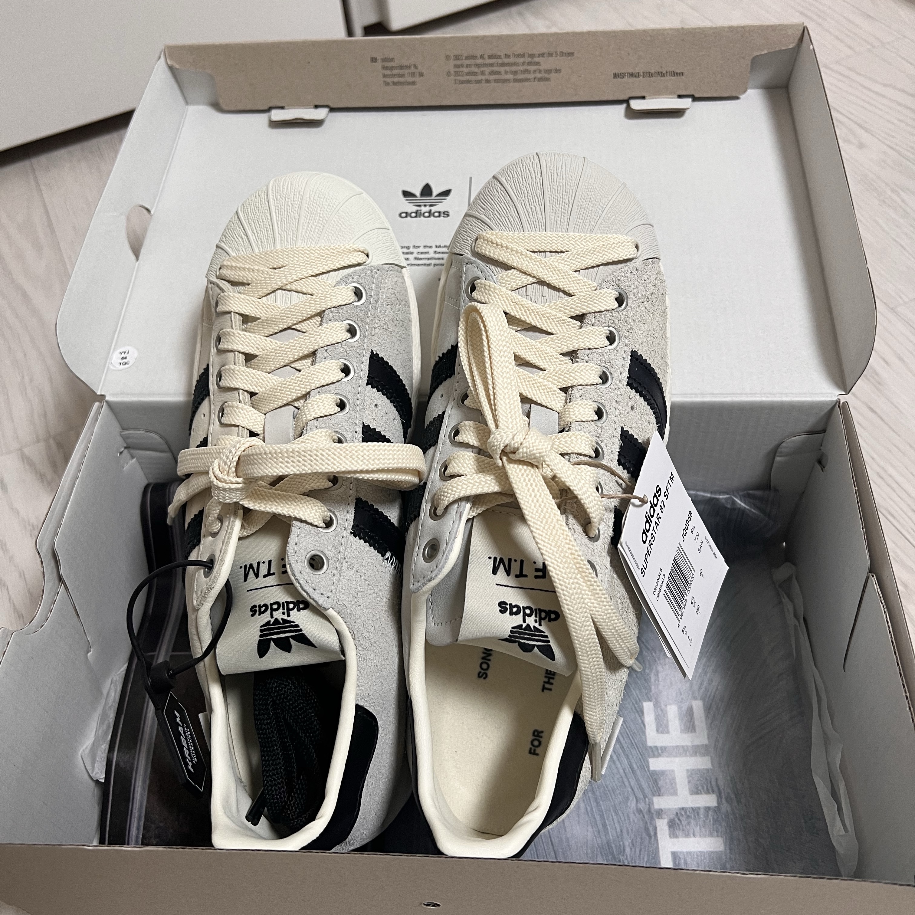 Adidas x Song for the Mute Superstar 82 Cream White Core Black 착용 스타일